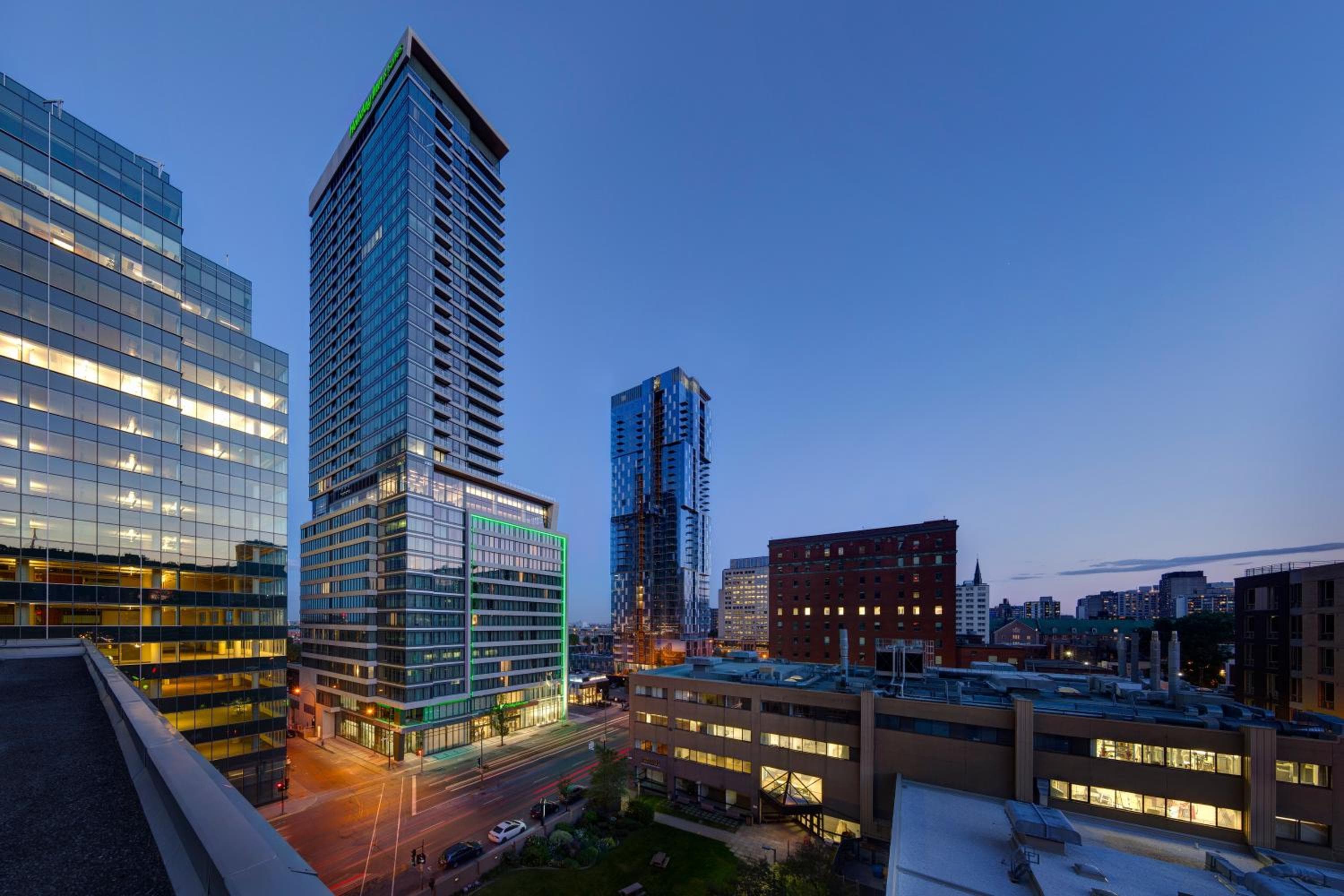 Holiday Inn Hotel & Suites - Montreal Centre-ville Ouest by IHG