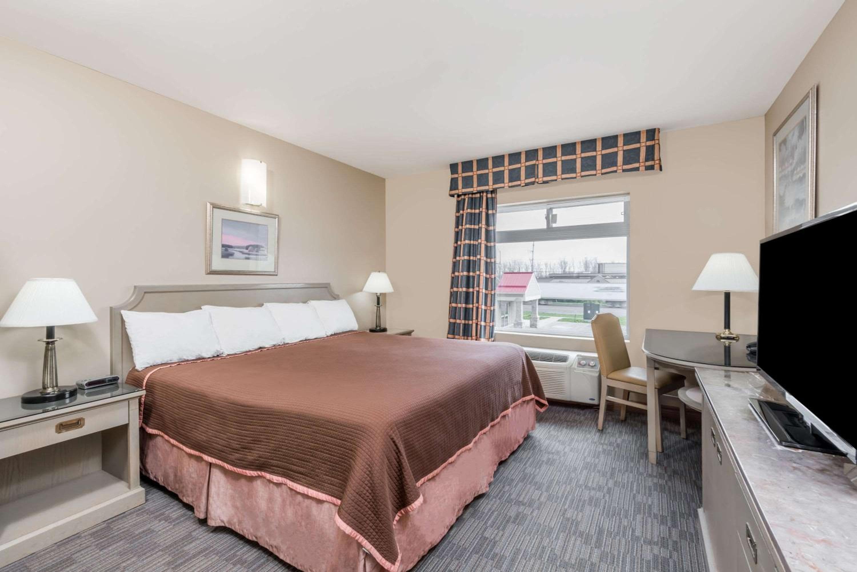 King Room - Disability Access - Non-Smoking