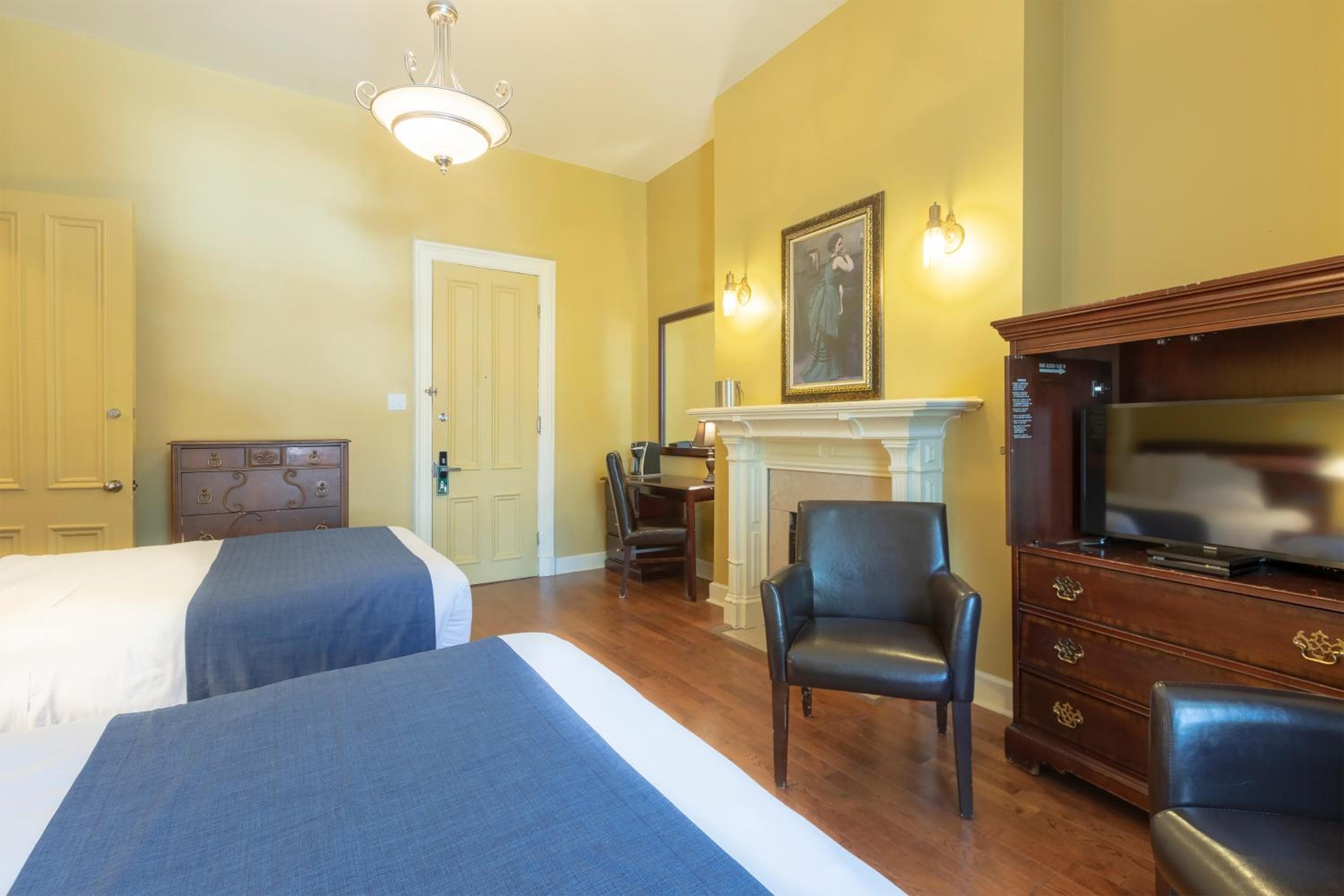 Standard Double Room with Two Double Beds