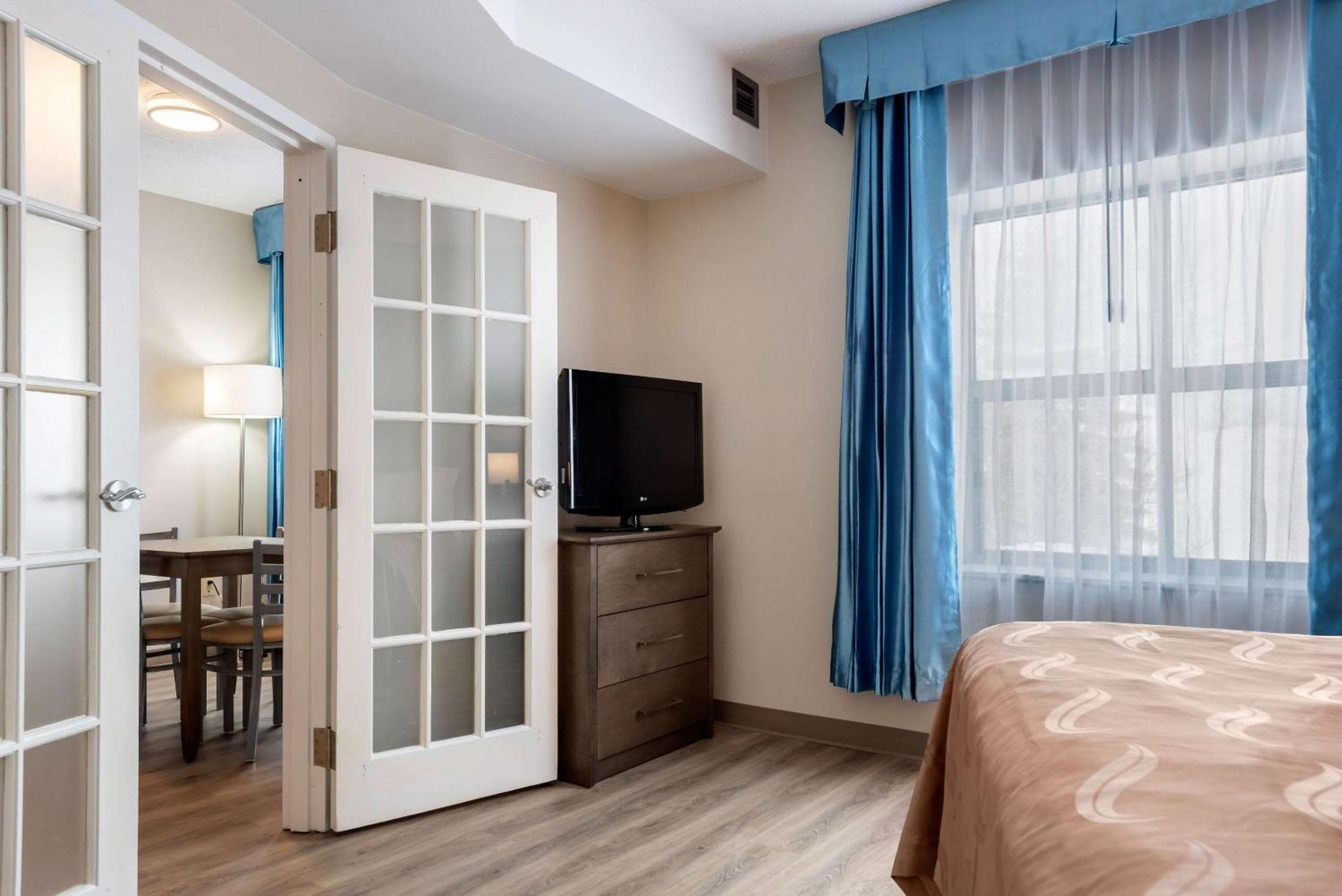 King Suite with Sofa Bed - Non-Smoking