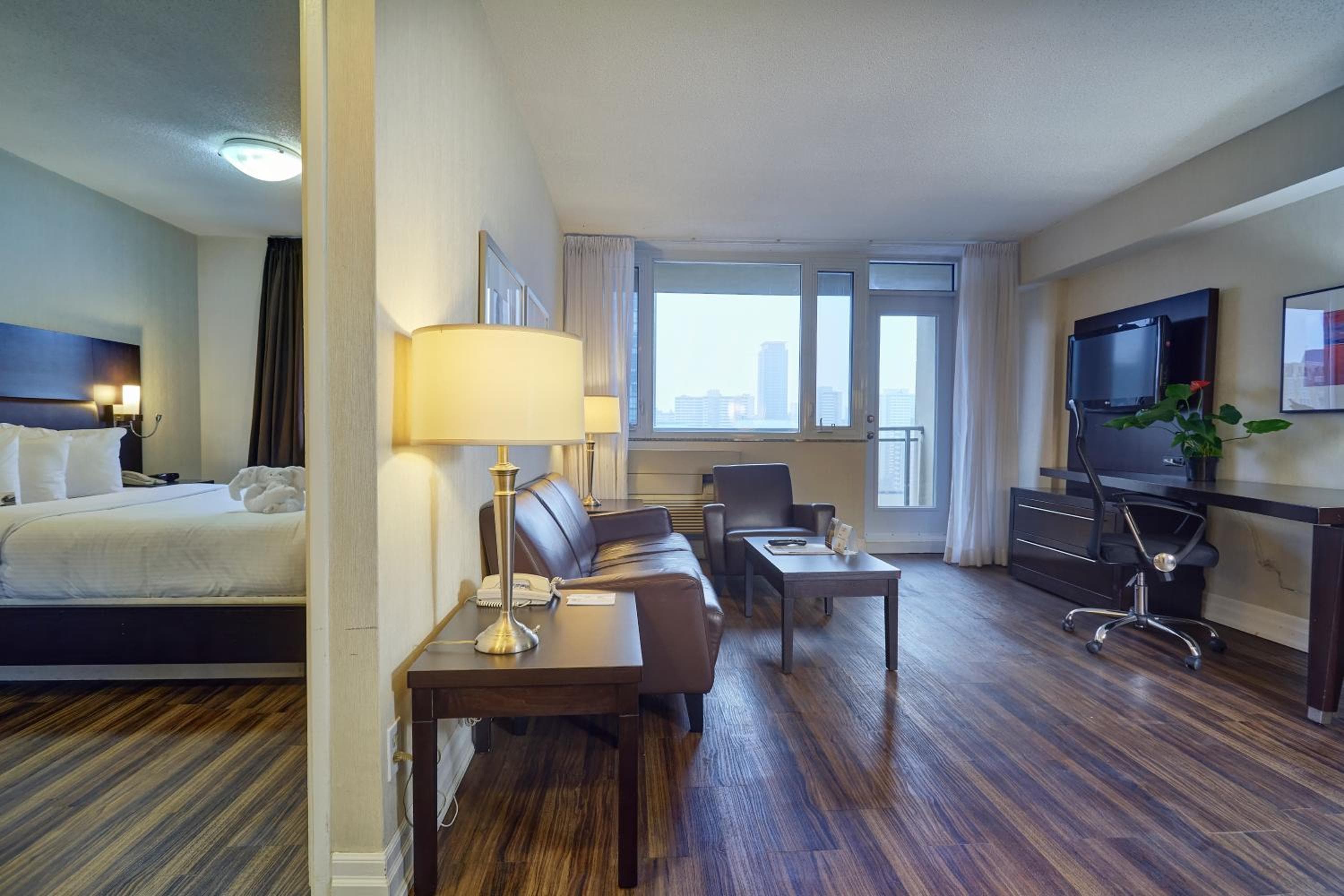 Deluxe Suite