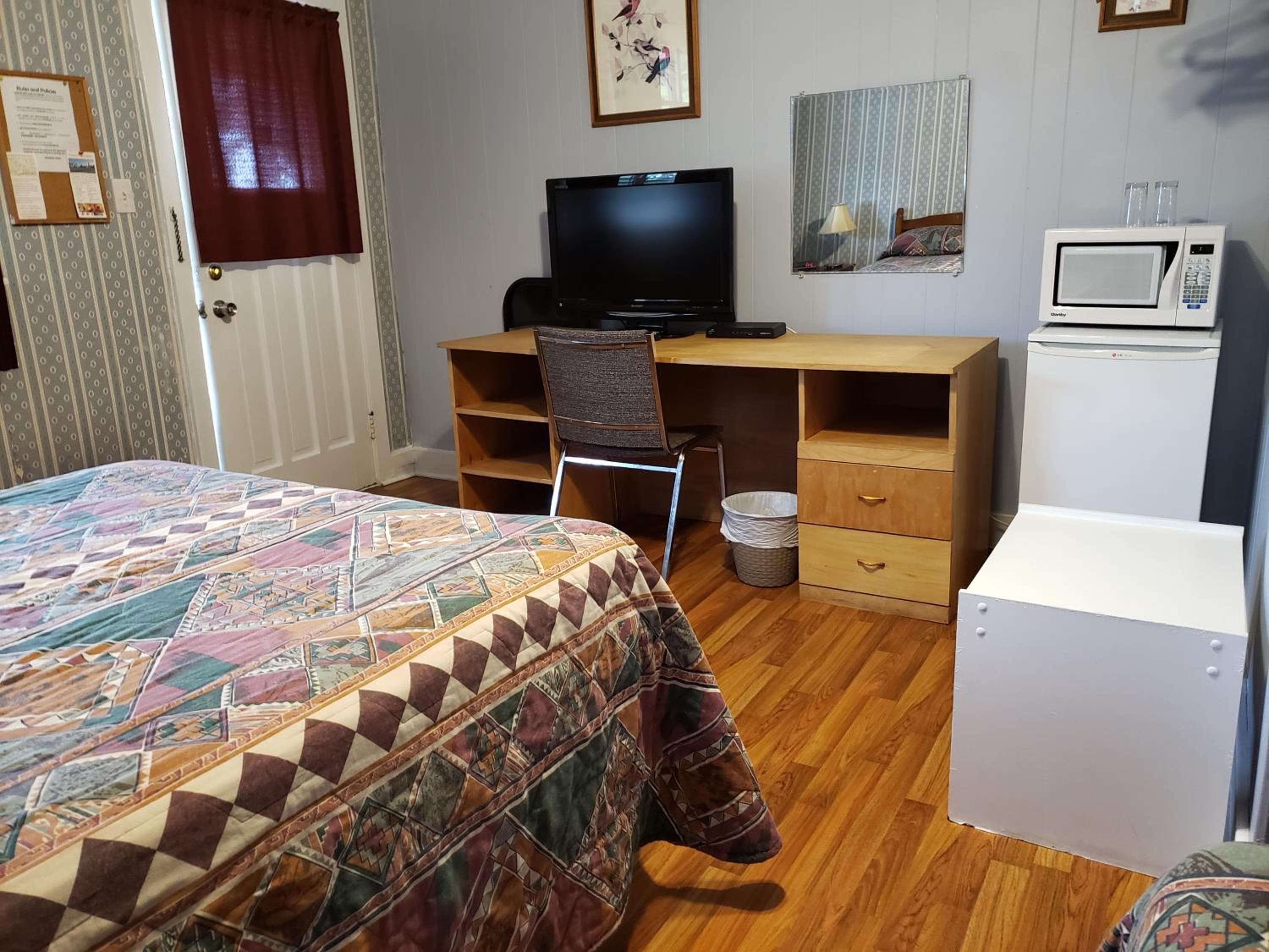 Queen Bed Room