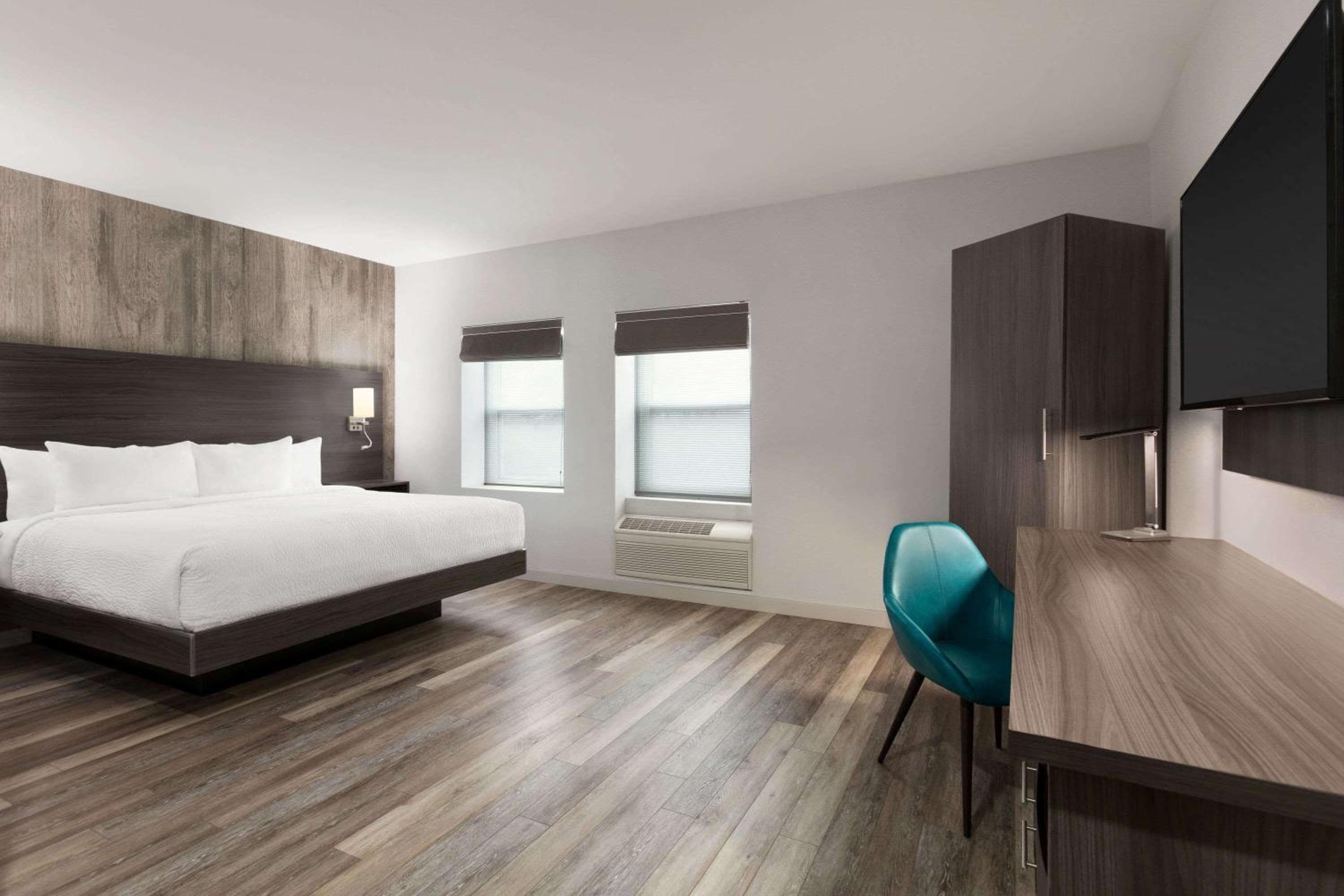 Deluxe Room with Two Queen Beds and Pullout Couch - Non-Smoking