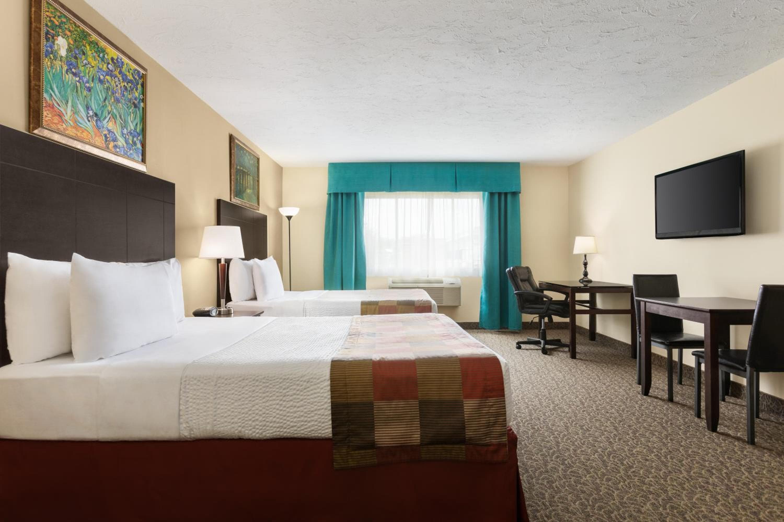 Deluxe Queen Room with Two Queen Beds - Non-Smoking