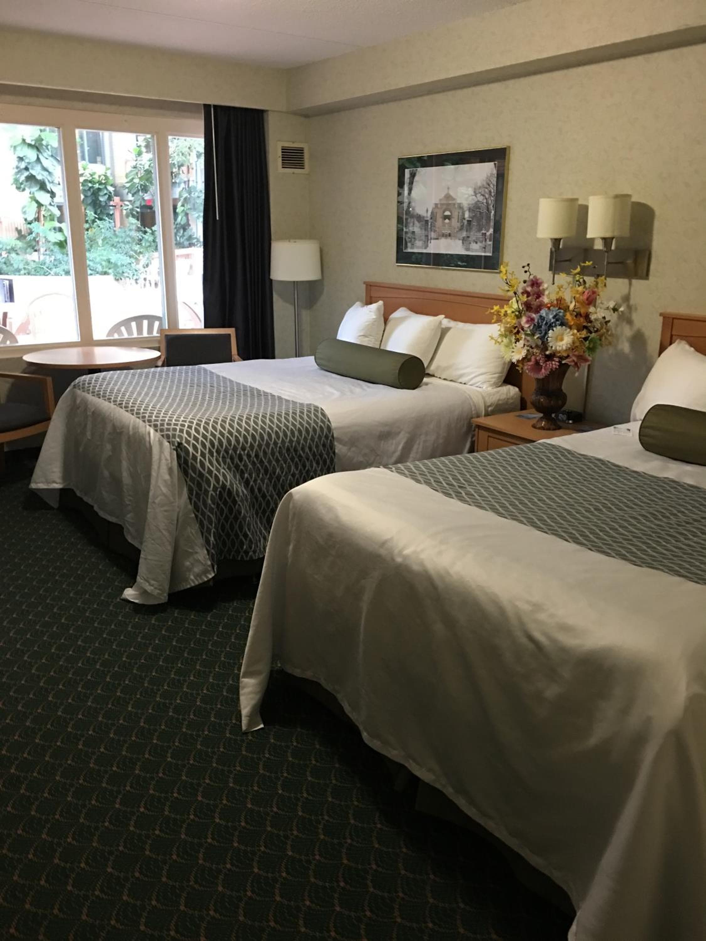 Deluxe Queen Room - Non-Smoking