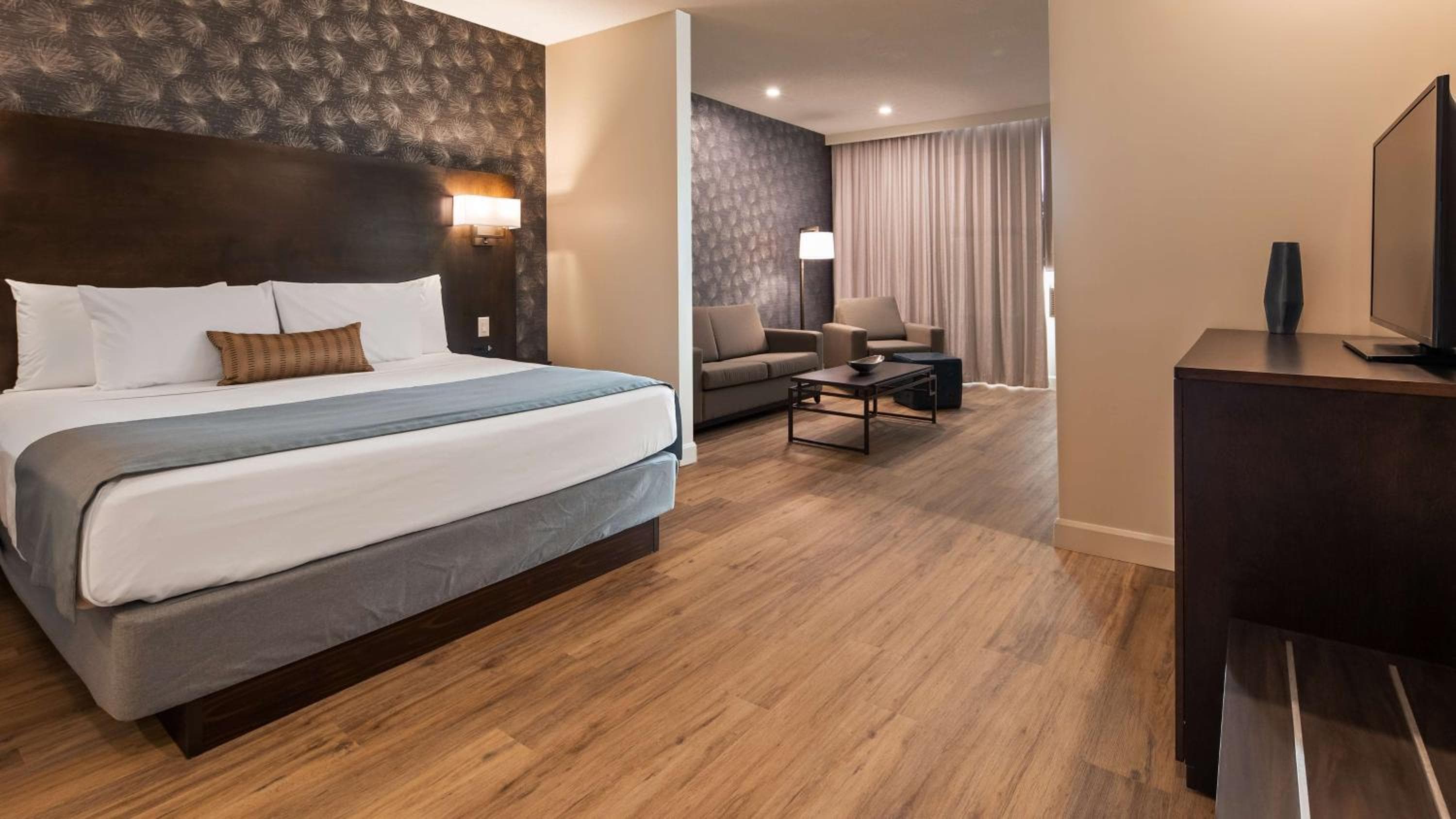 Two-Bedrooms King Suite