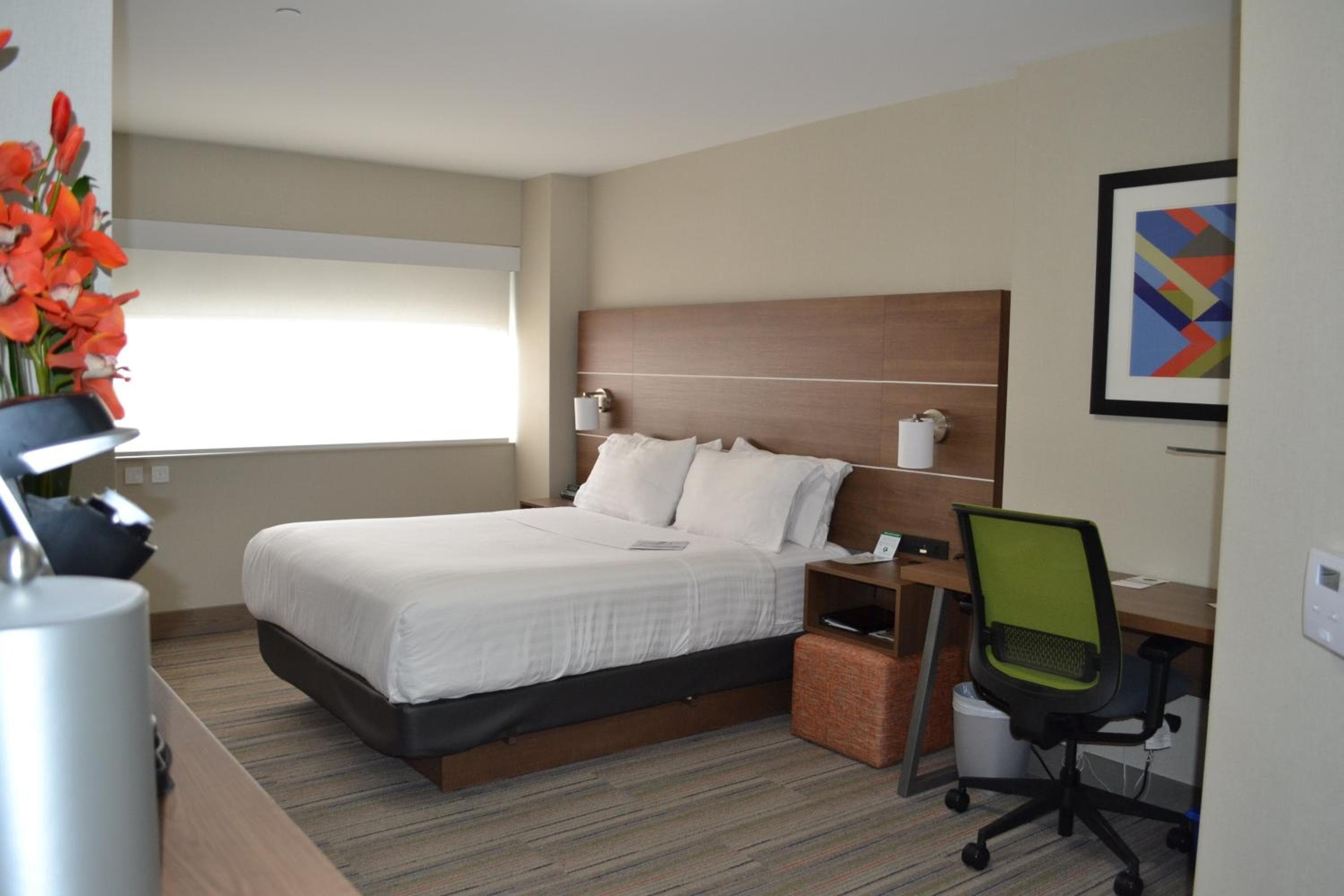 Queen Room - Disability Access with Roll-in Shower