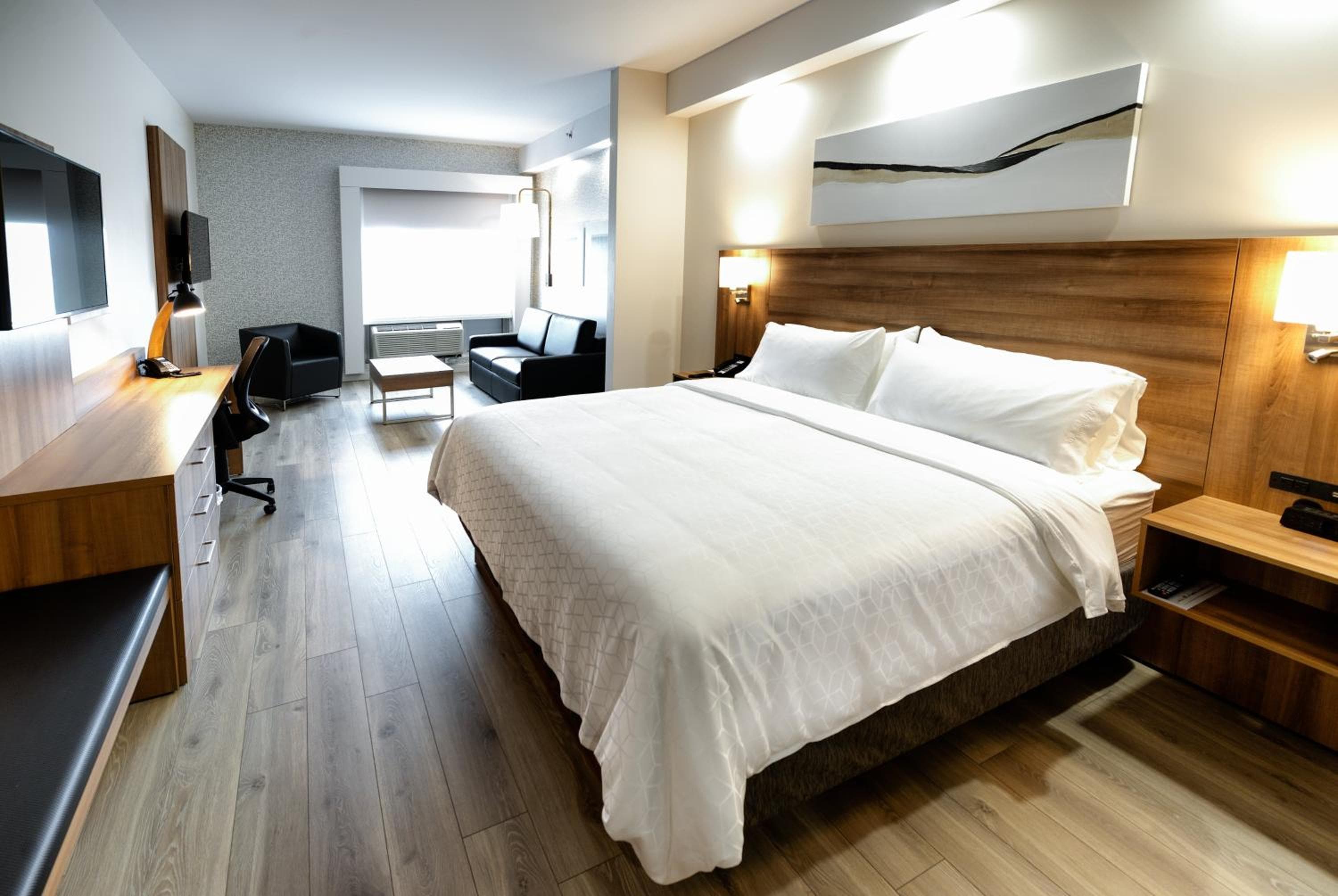 Standard King Room with Tub - Mobility Access