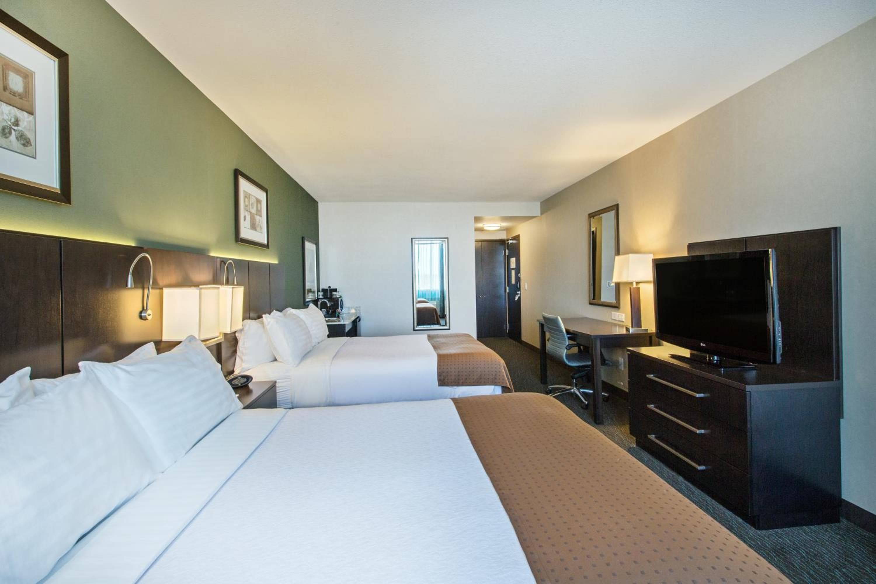 Standard Queen Room with Two Queen Beds