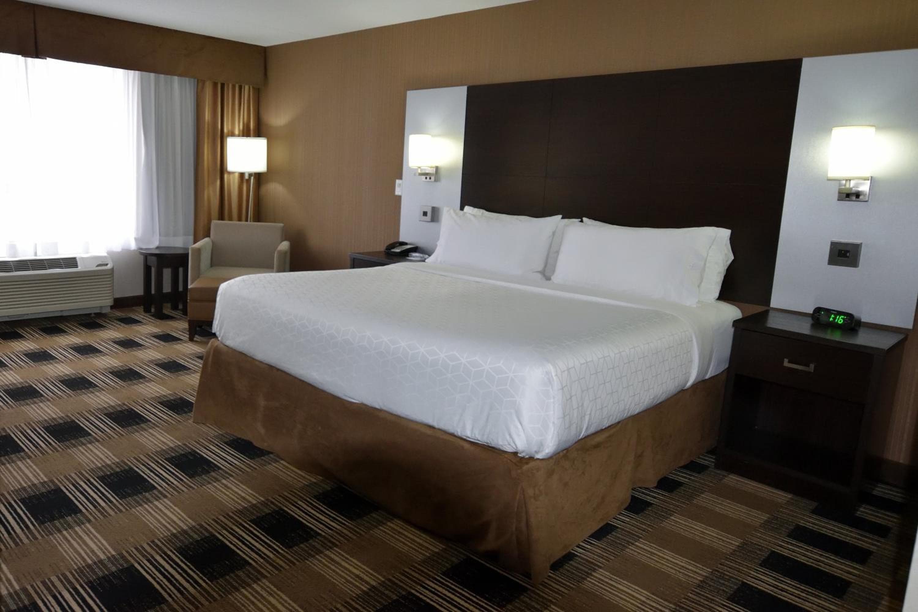 King Room - Mobility Access/Hearing Accessible