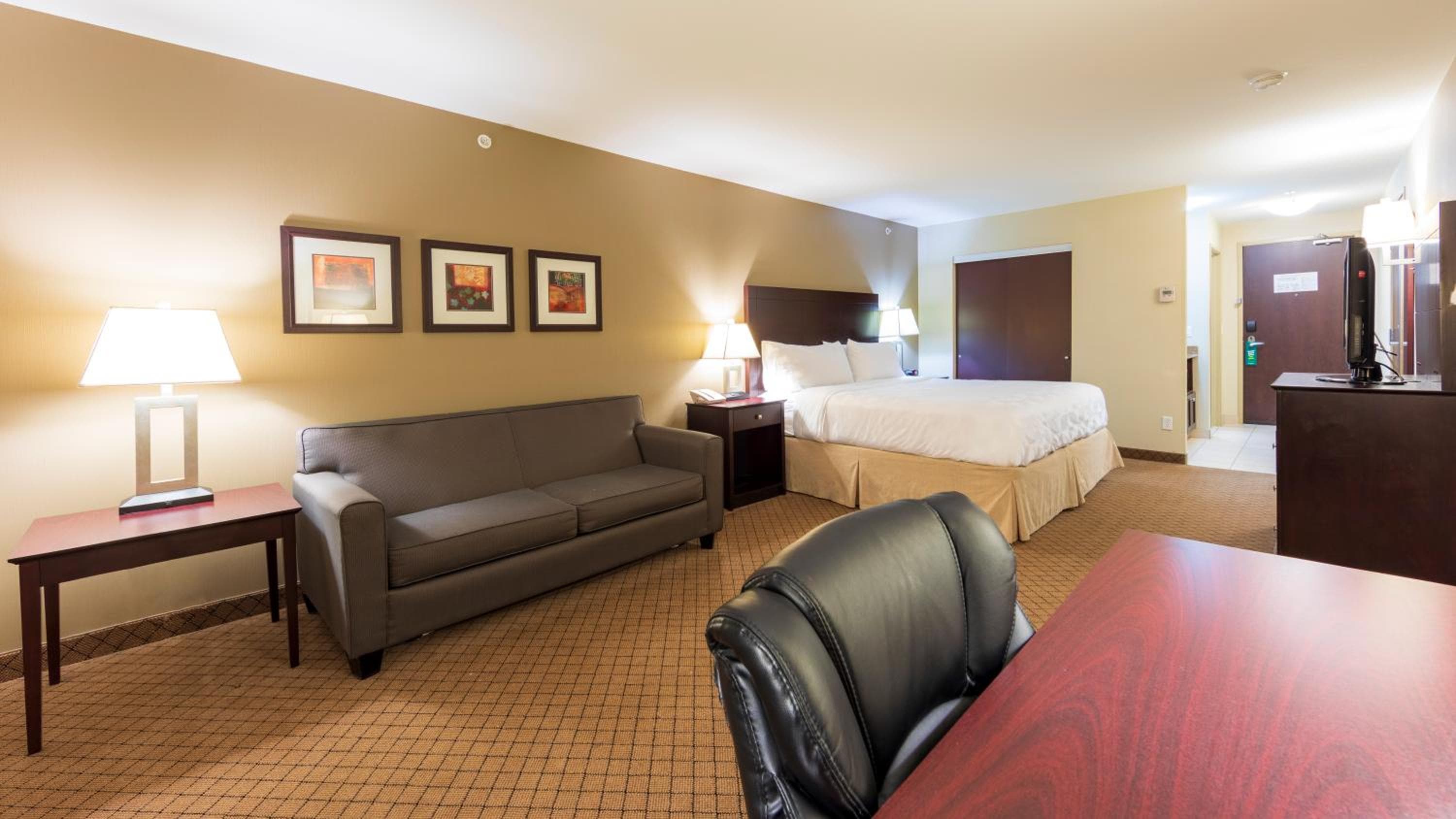 Standard King Room with Sofa Bed - Non-Smoking