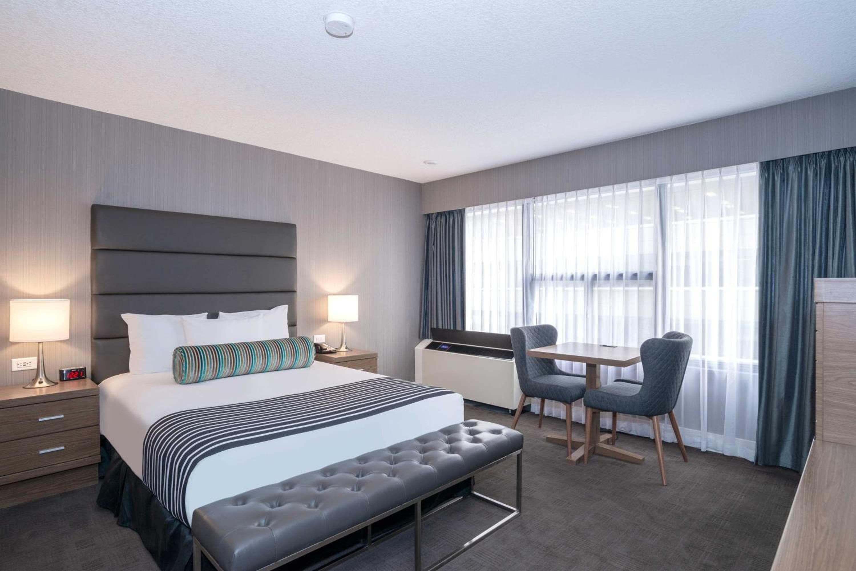Standard Room, 1 Queen Bed
