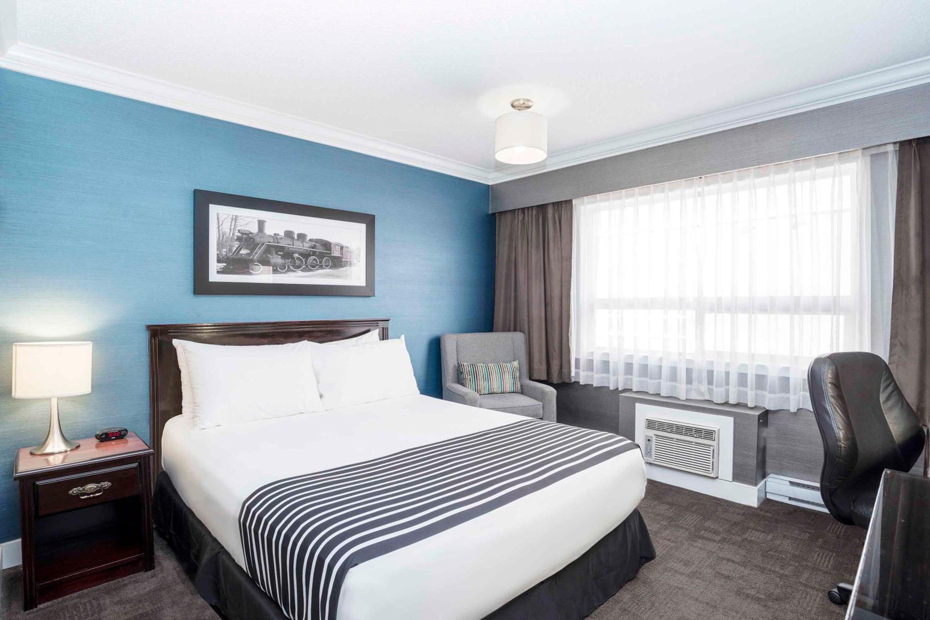 Standard Room, 1 Queen Bed