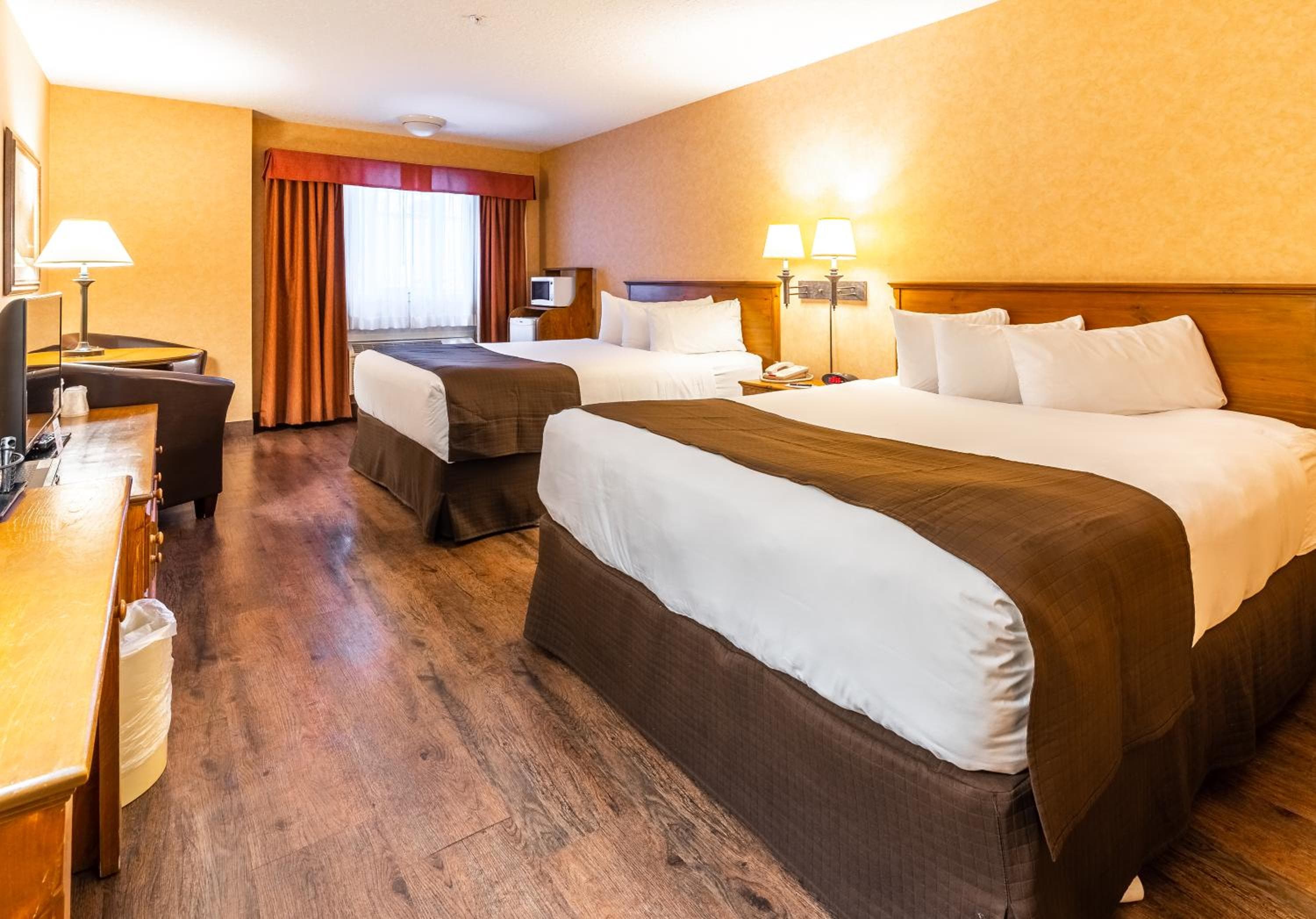 Queen Room with Two Queen Beds - Railway View Pet-Friendly