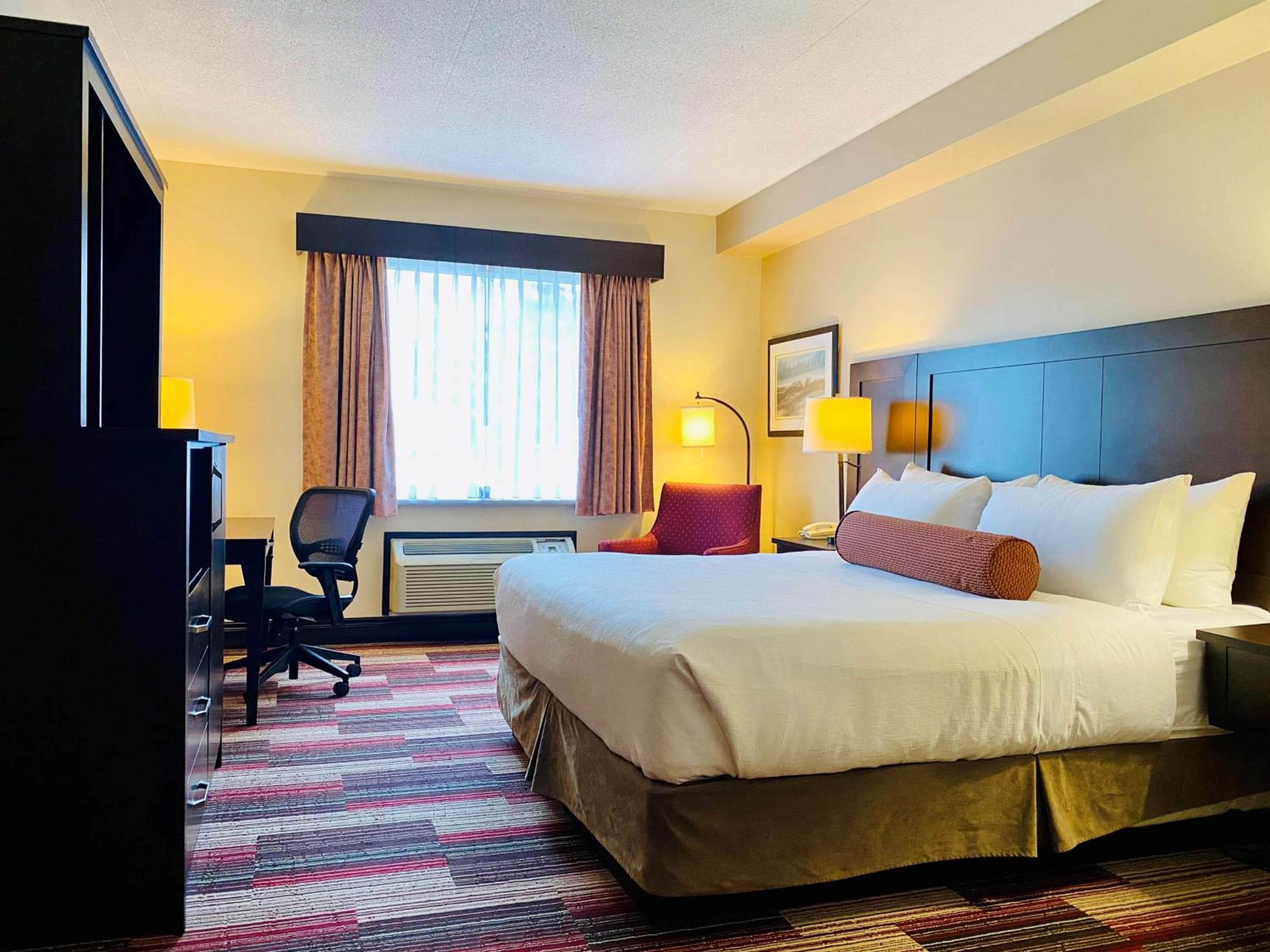 King Room - Upstairs/Non-Smoking