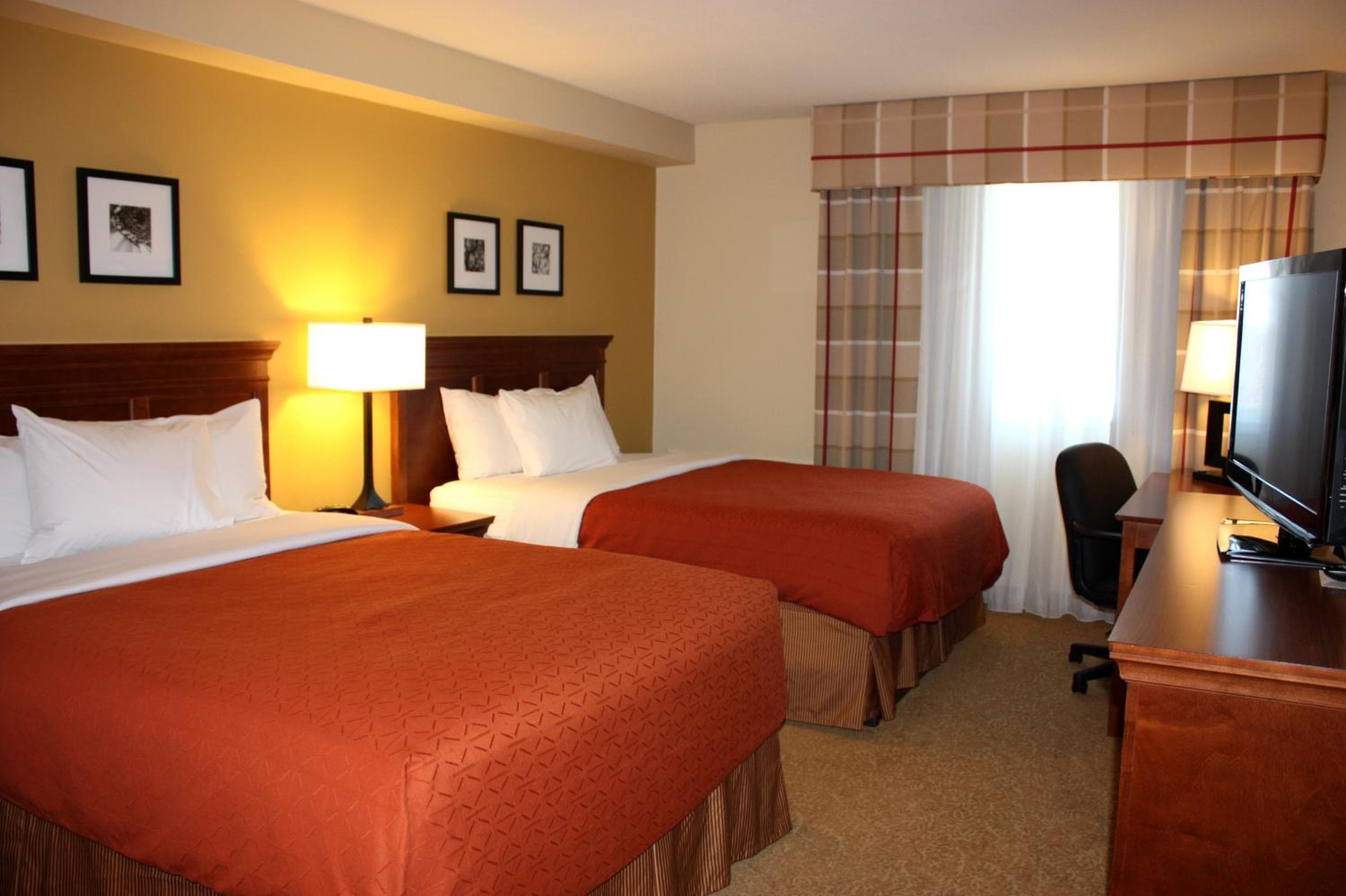 Queen Room with Two Queen Beds - Non-Smoking/Exterior
