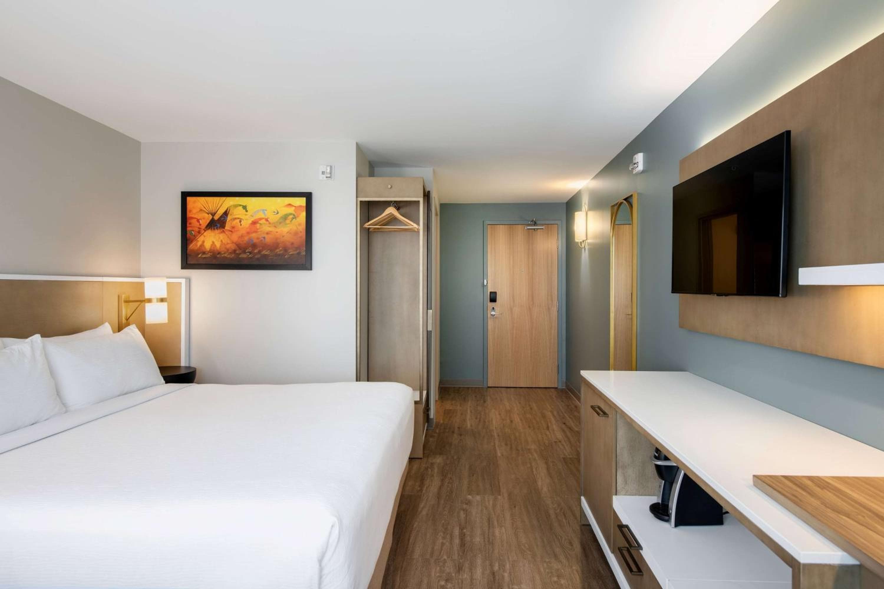 1 King Bed, Hearing Accessible Room, Non-Smoking
