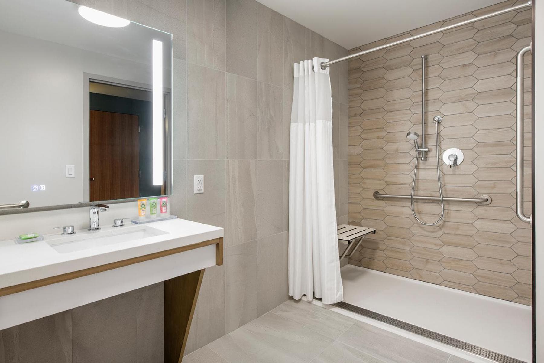 King Room with Roll-in Shower - Mobility Access/Non-Smoking
