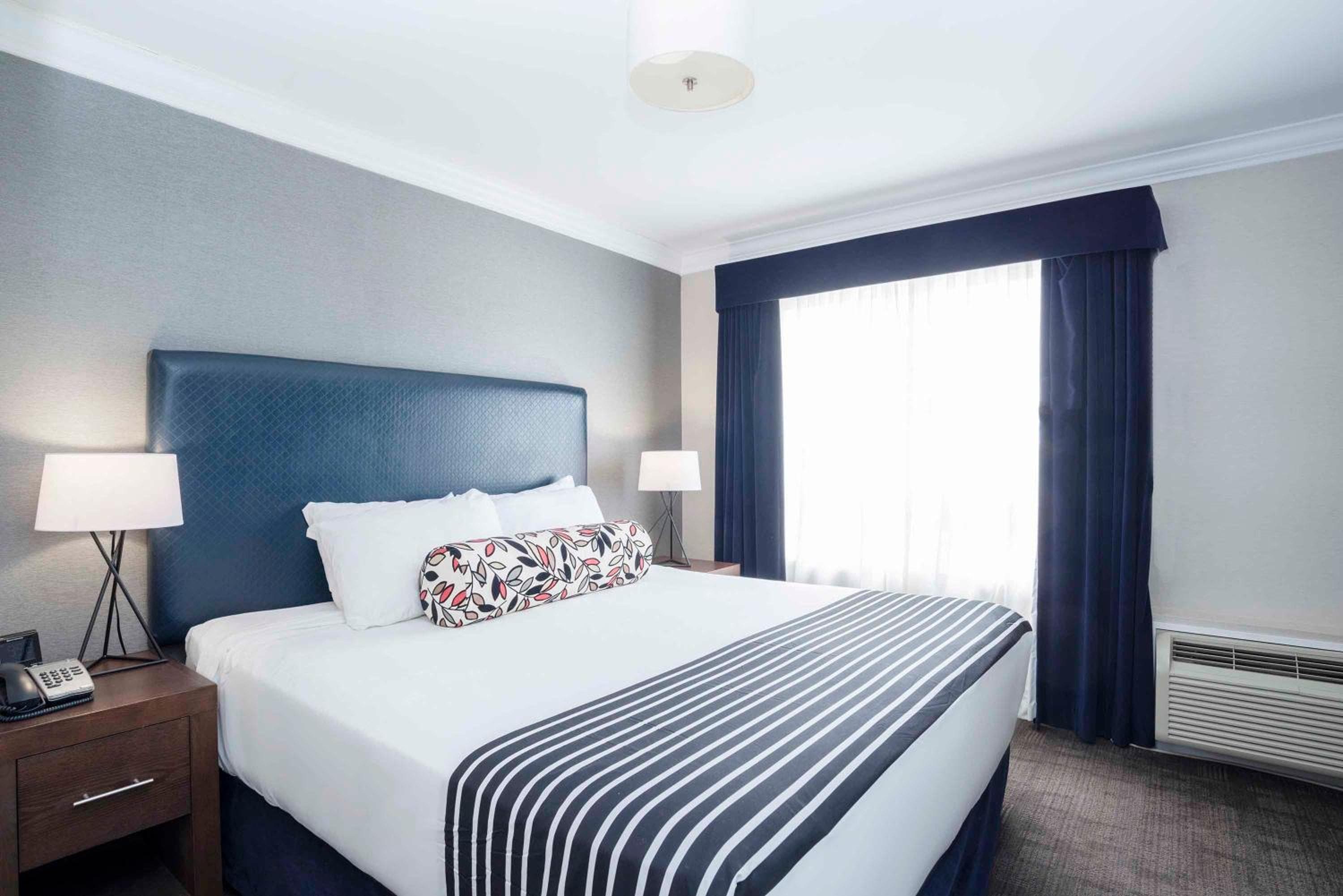 Standard Suite, 1 King Bed, Kitchenette