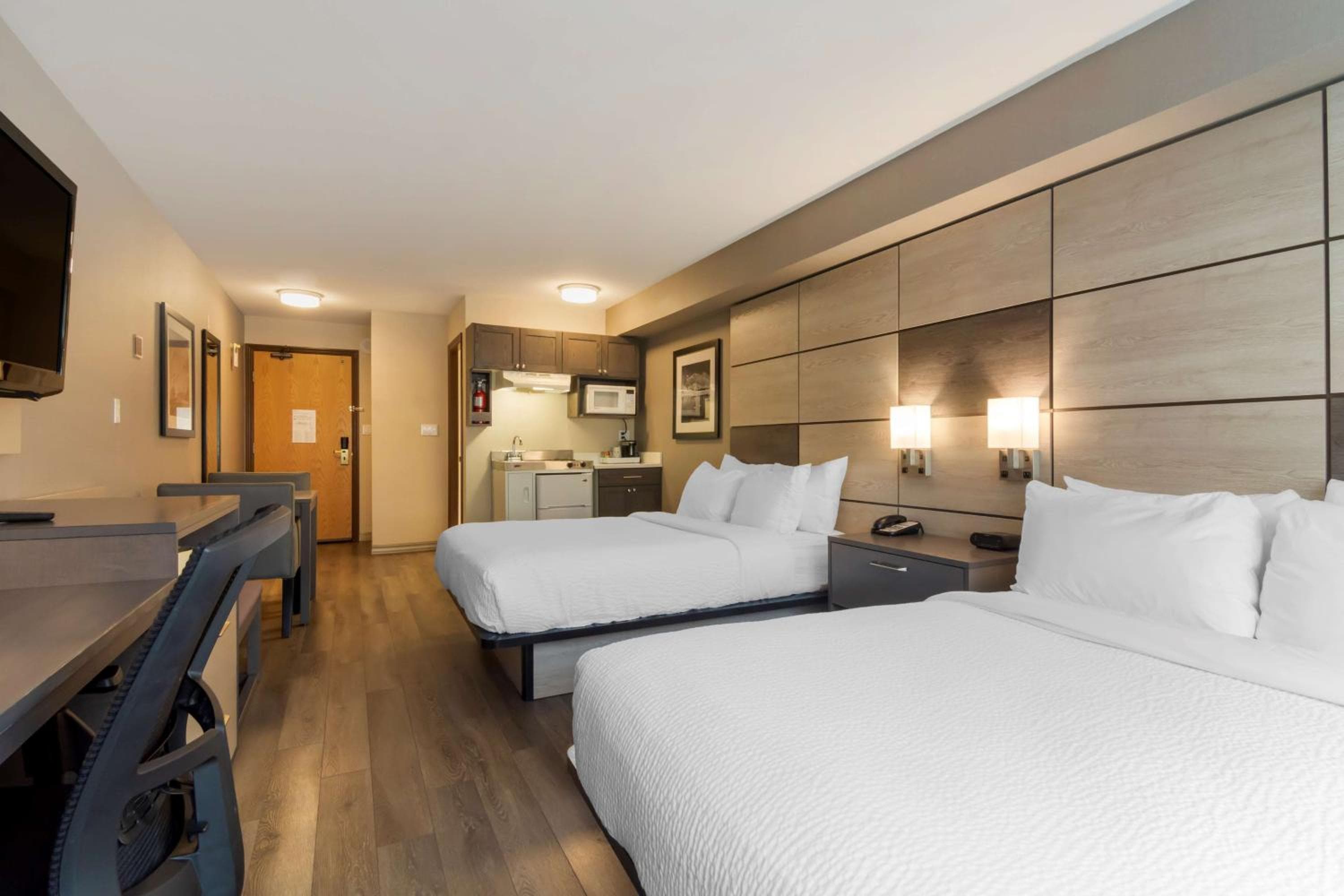 Queen Room with Two Queen Beds and Kitchenette - Non-Smoking