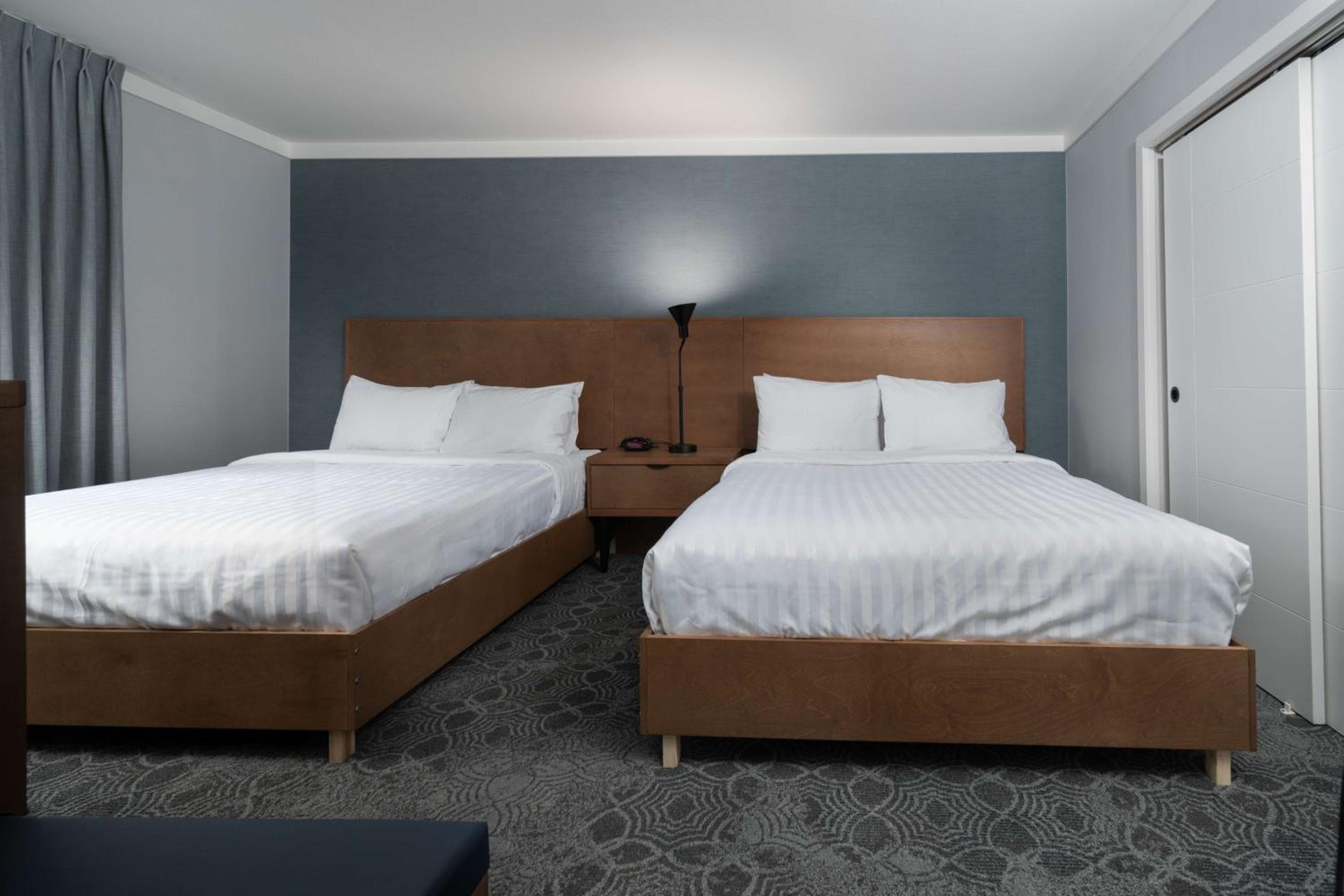 Queen Rooms with Two Queen Beds - Non-Smoking