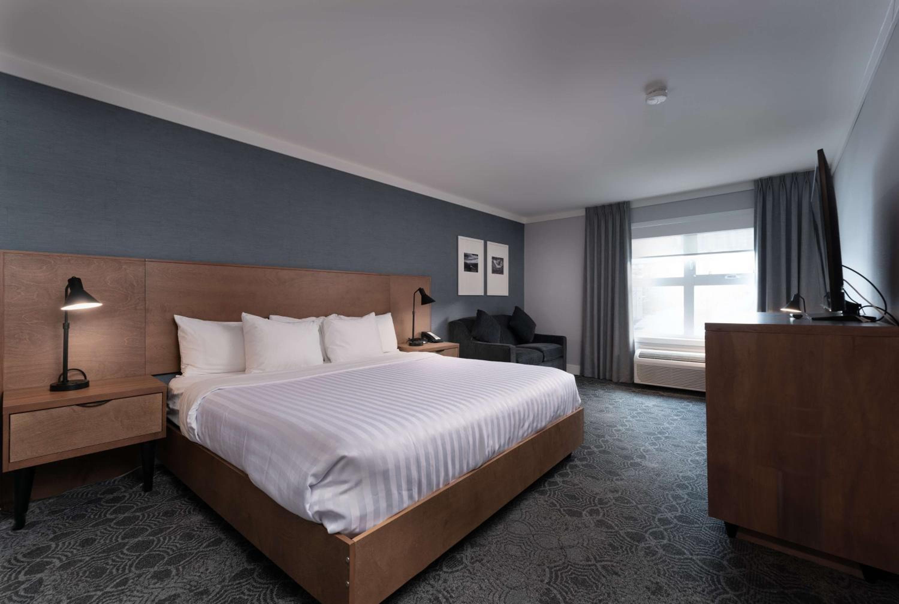 King Suite with One King Bed and Two Queen Beds