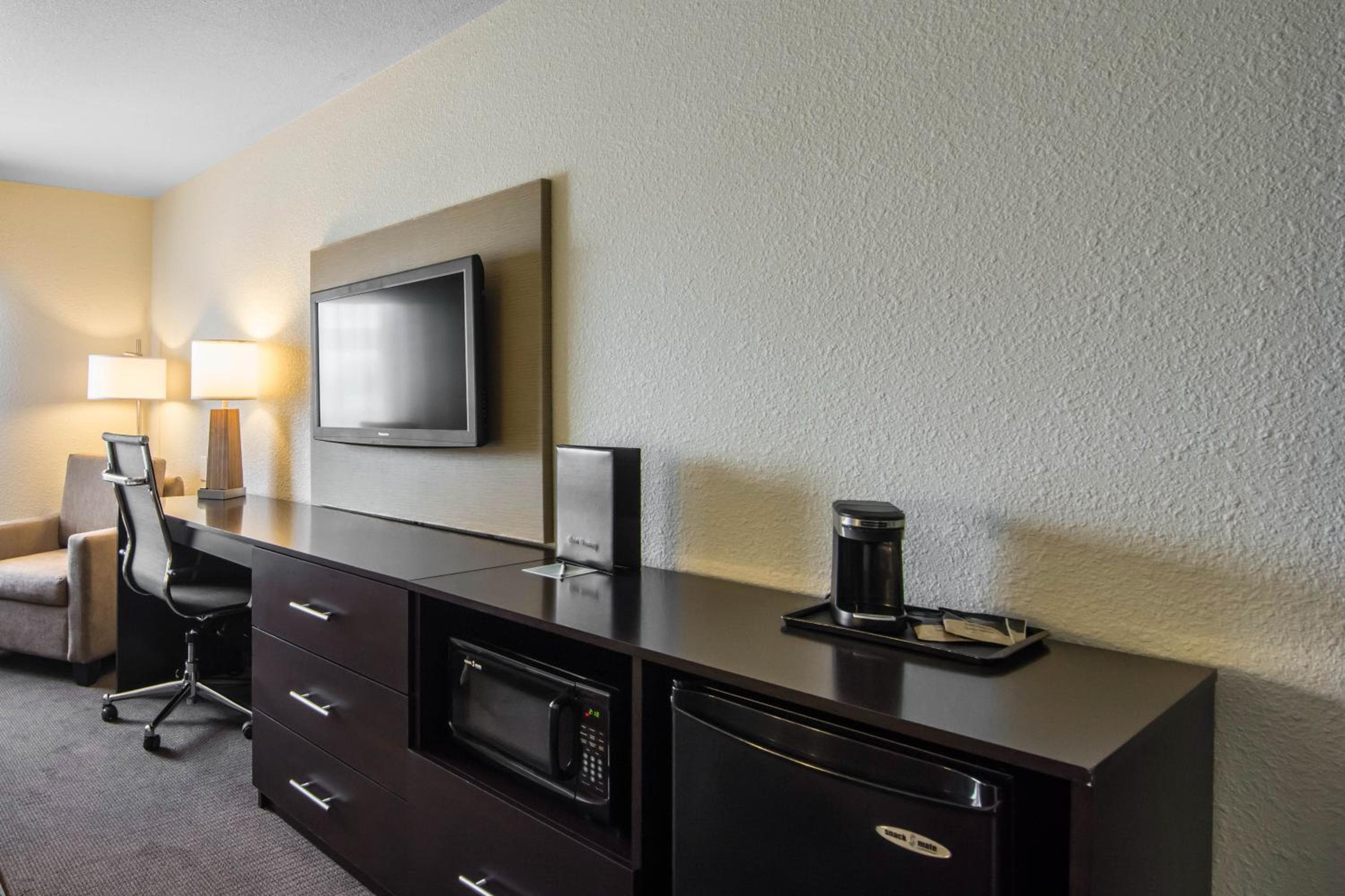 Standard King Room - Non-Smoking 
