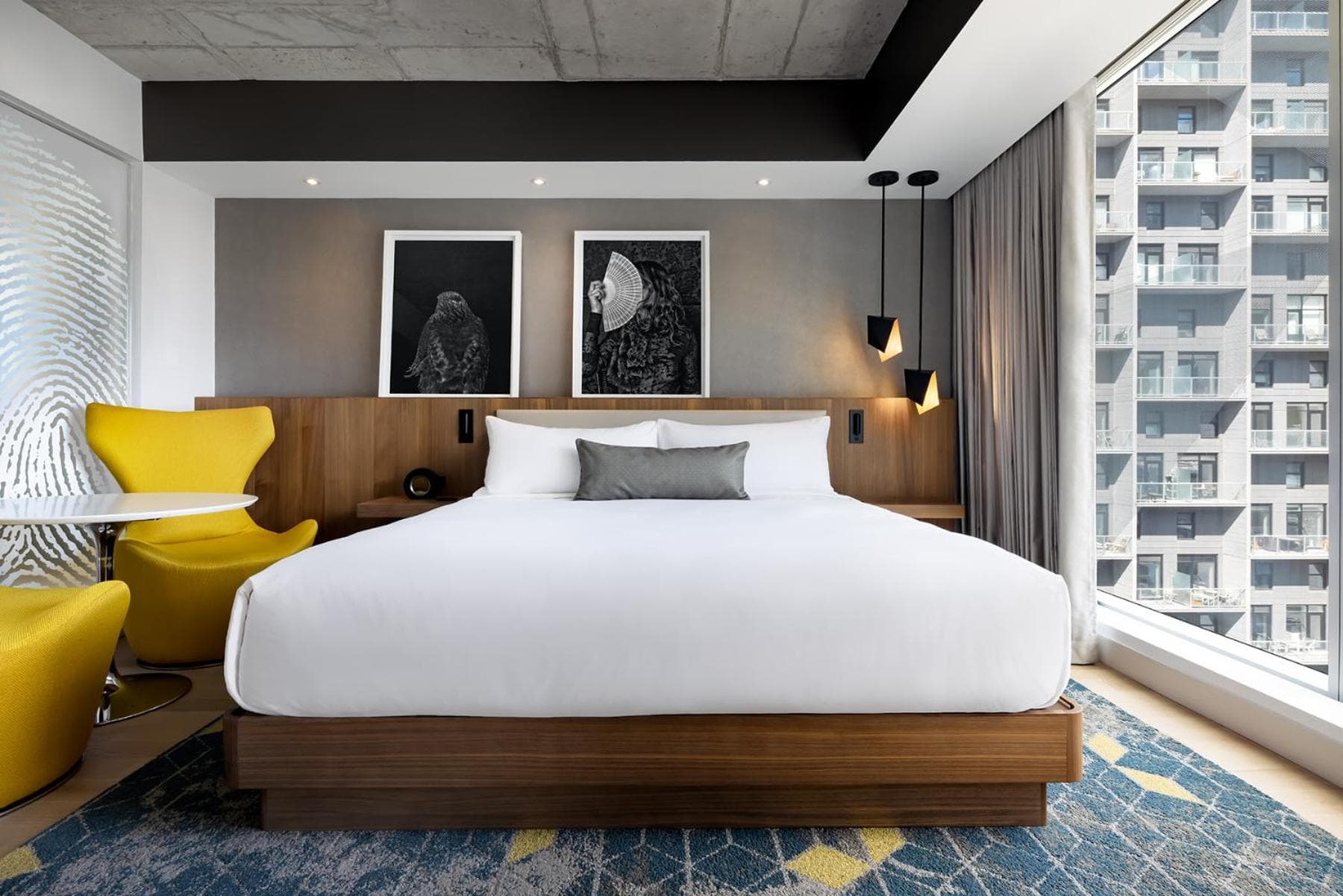 Guest  room with 1 King