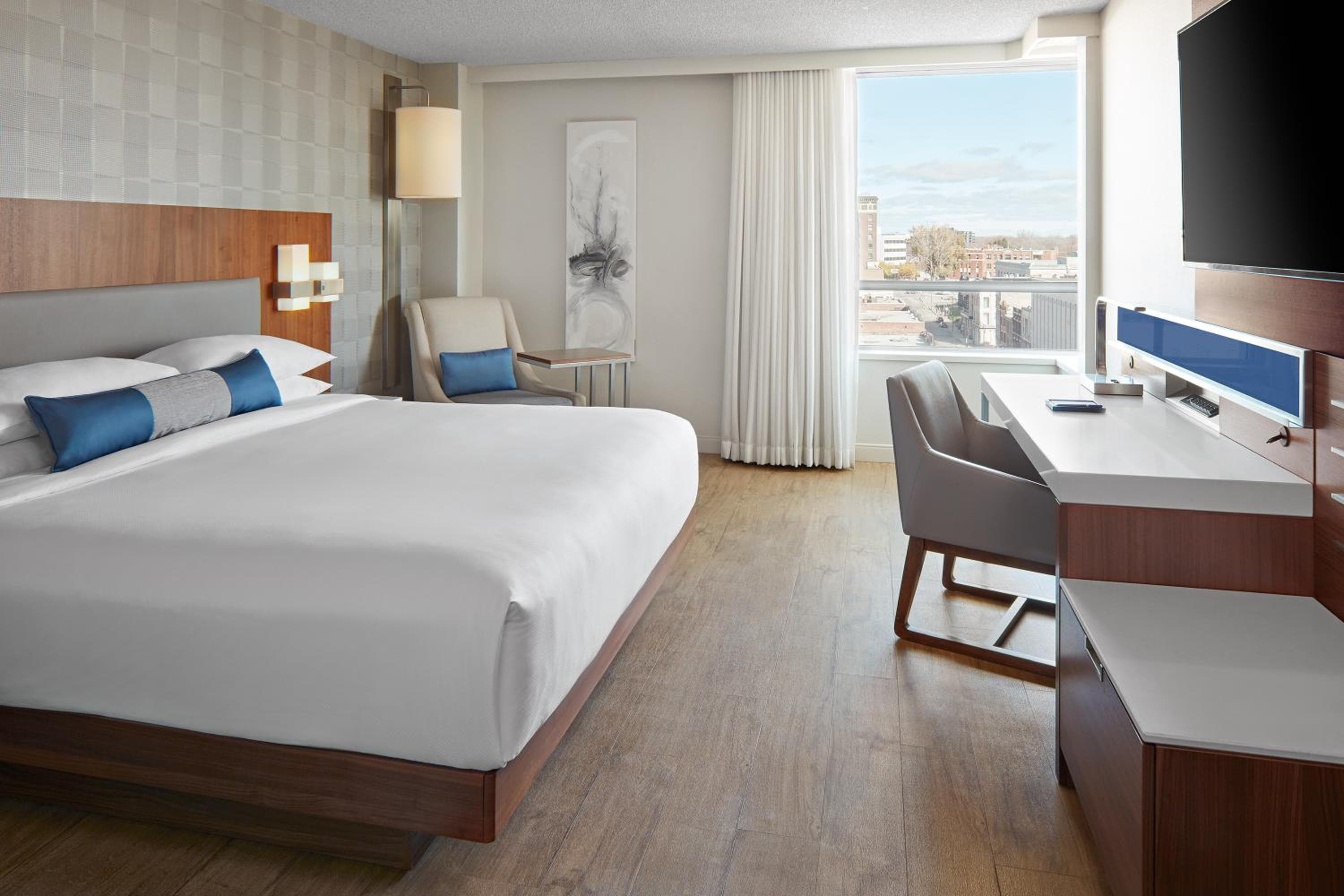 1 King Bed High Floor