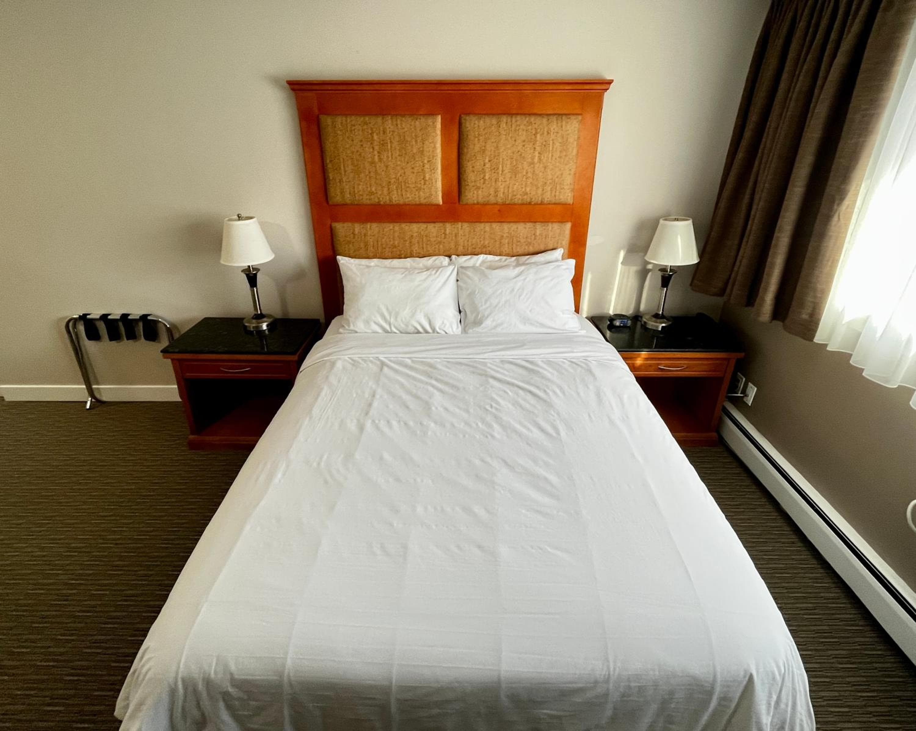 Deluxe Queen Suite