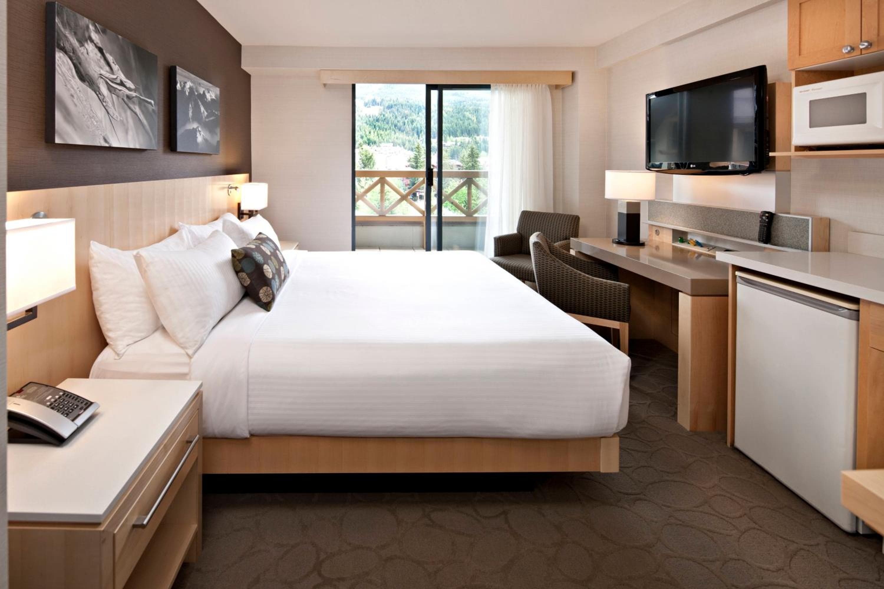 Queen Room with Kitchenette