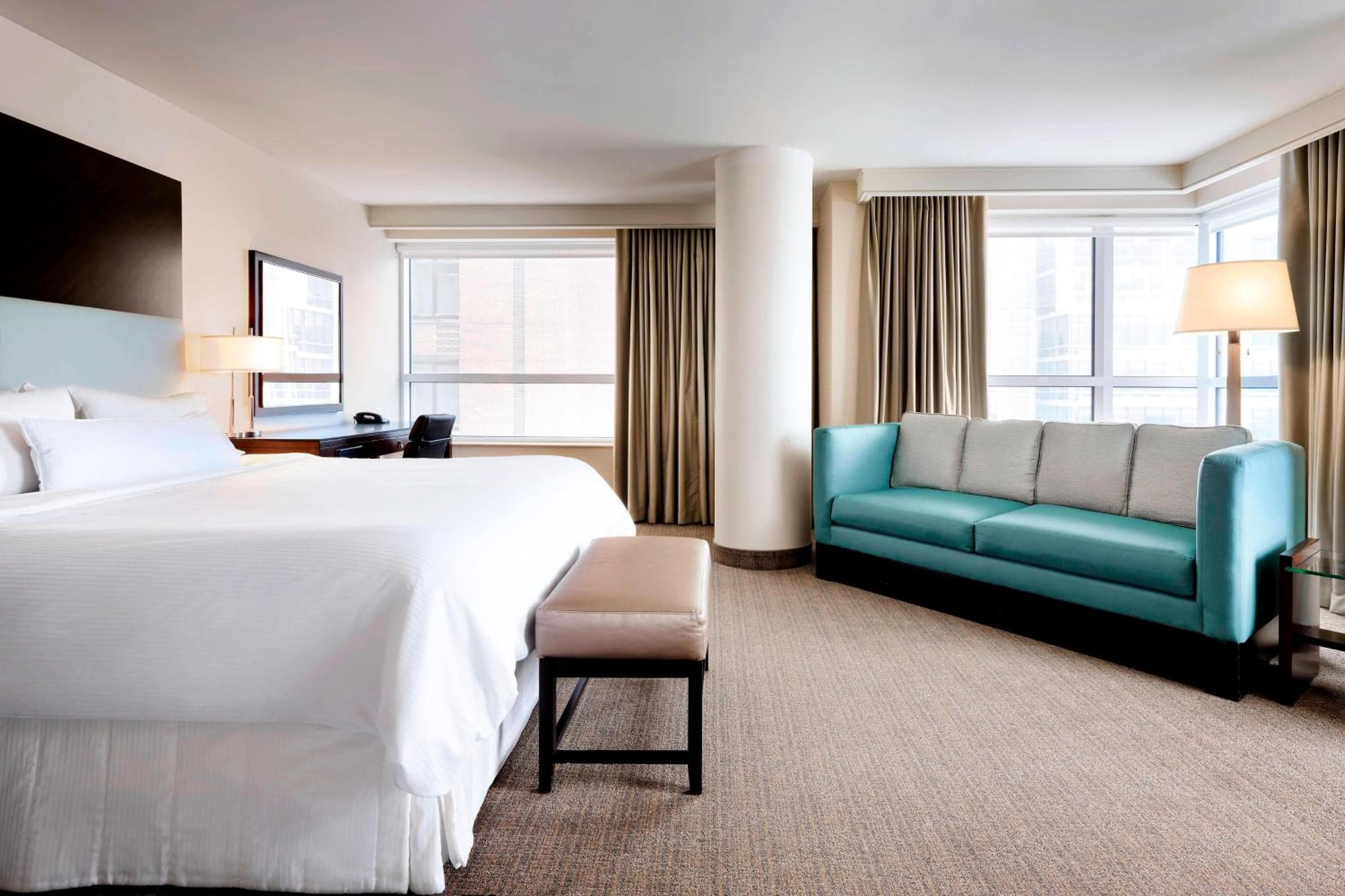 Corner King Room, Larger Guest room, 1 King, Corner room