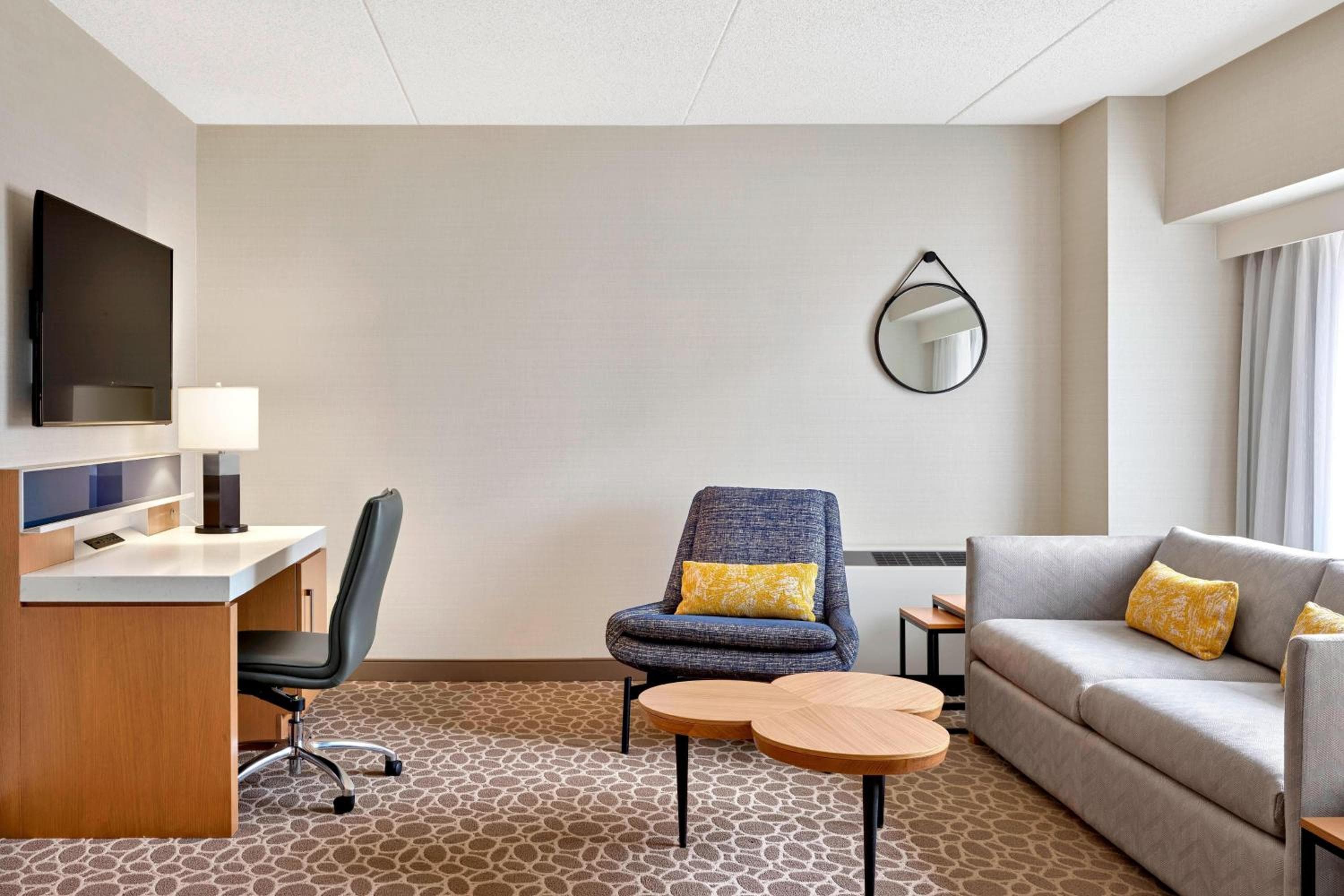 Junior Suite, 1 King, Sofa bed, Corner room