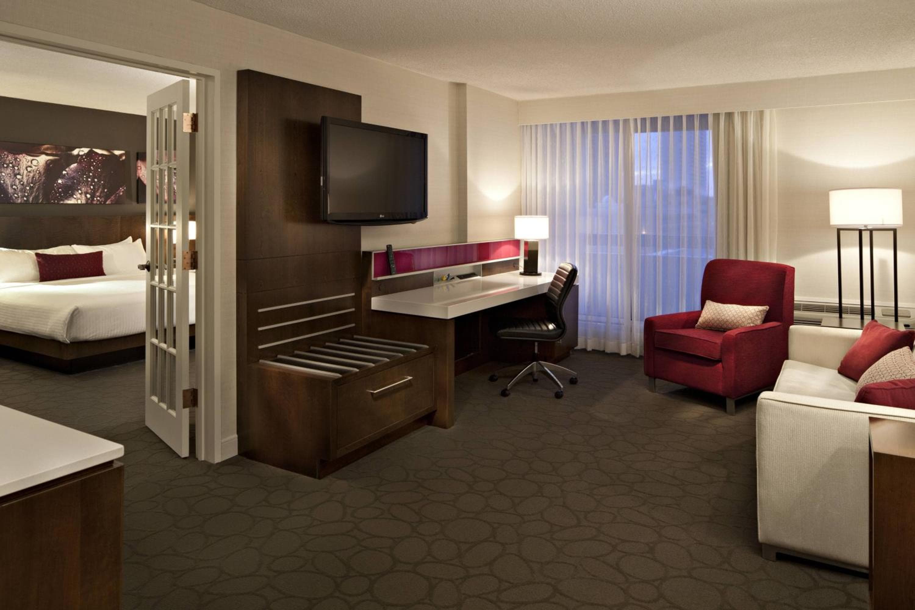 1 Bedroom Suite, 1 King, Whirlpool