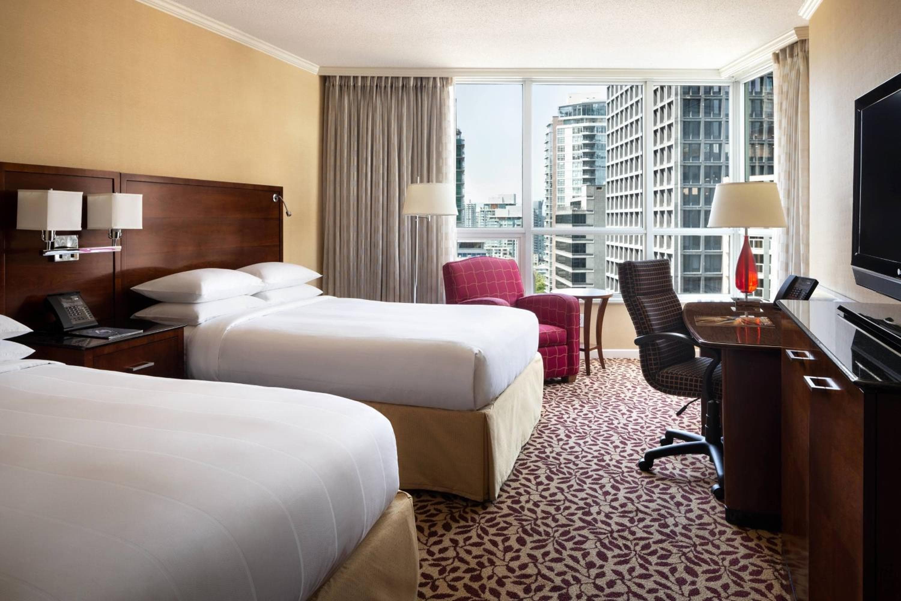 Double Room with Two Double Beds and City View - High Floor
