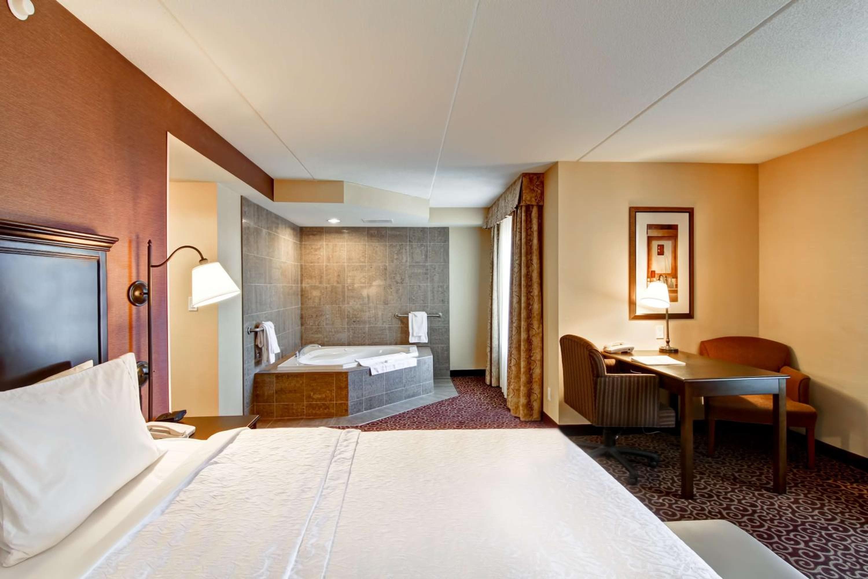 Deluxe King Room with Whirpool - Non-Smoking
