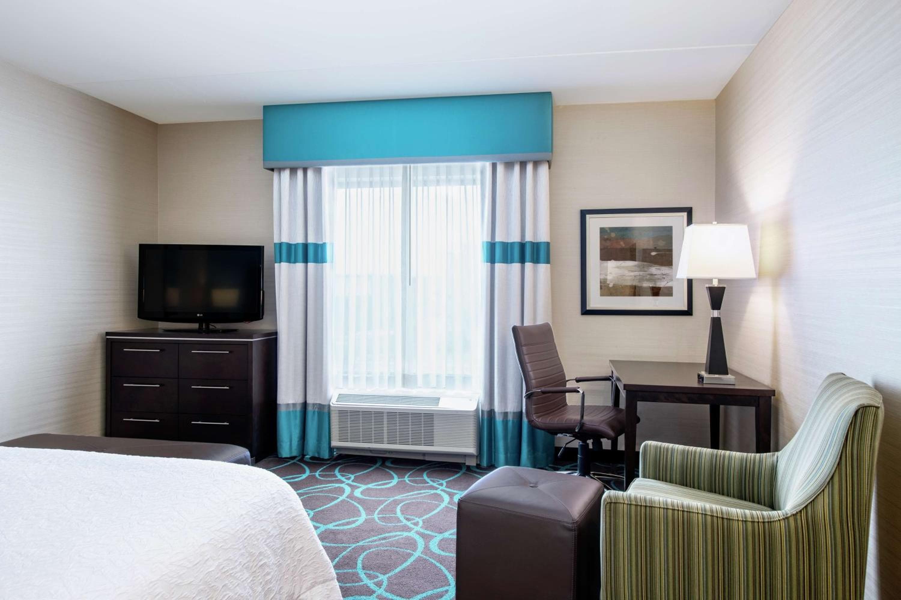 King Room with King Bed - Non-Smoking