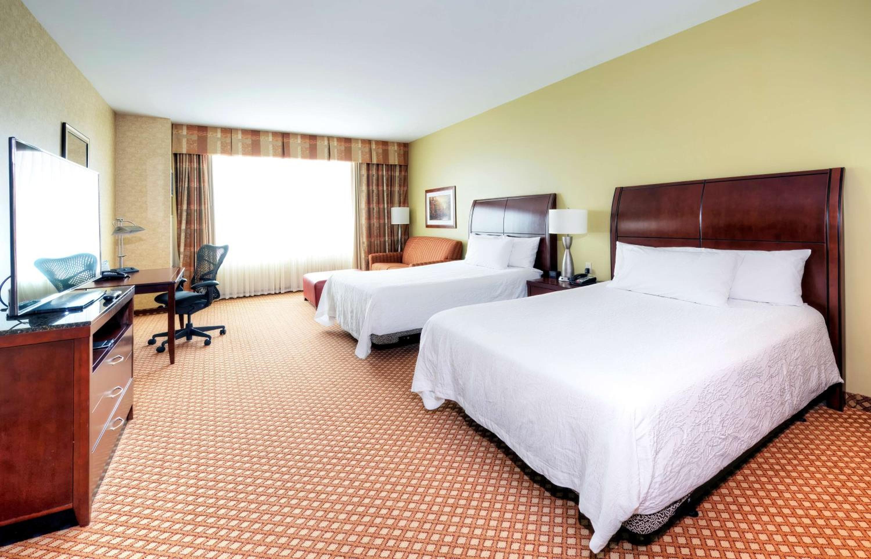 Deluxe Queen Room with Two Queen Beds and Bathtub