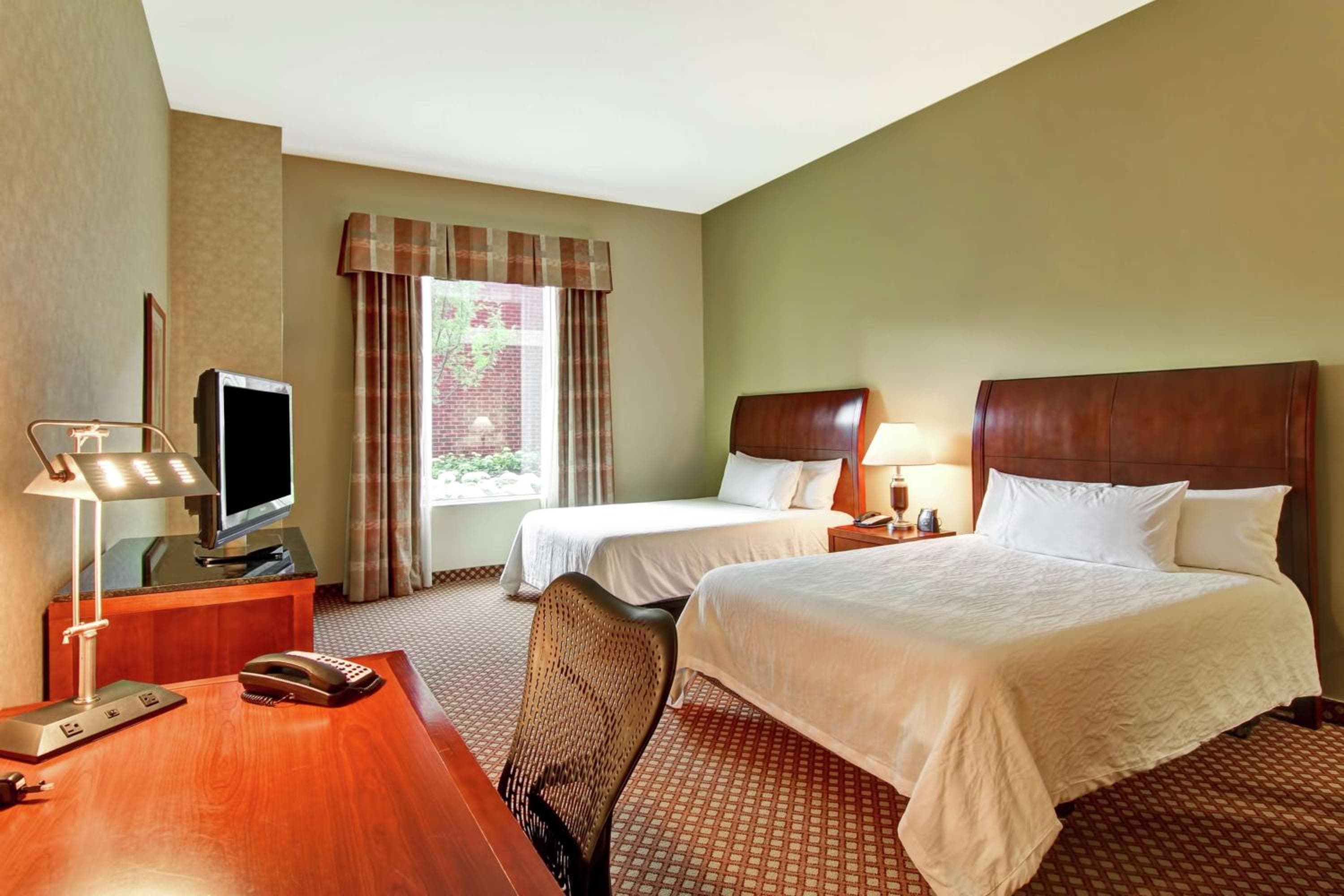 Standard Queen Room with Two Queen Beds and Bathtub