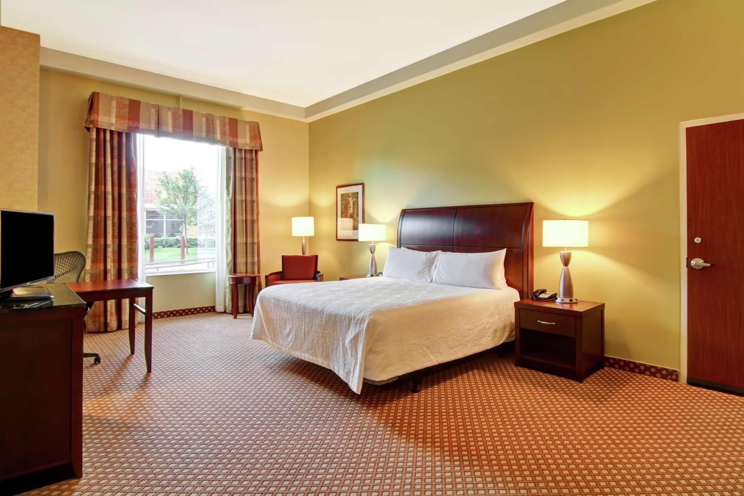 Standard King Room with Bathtub