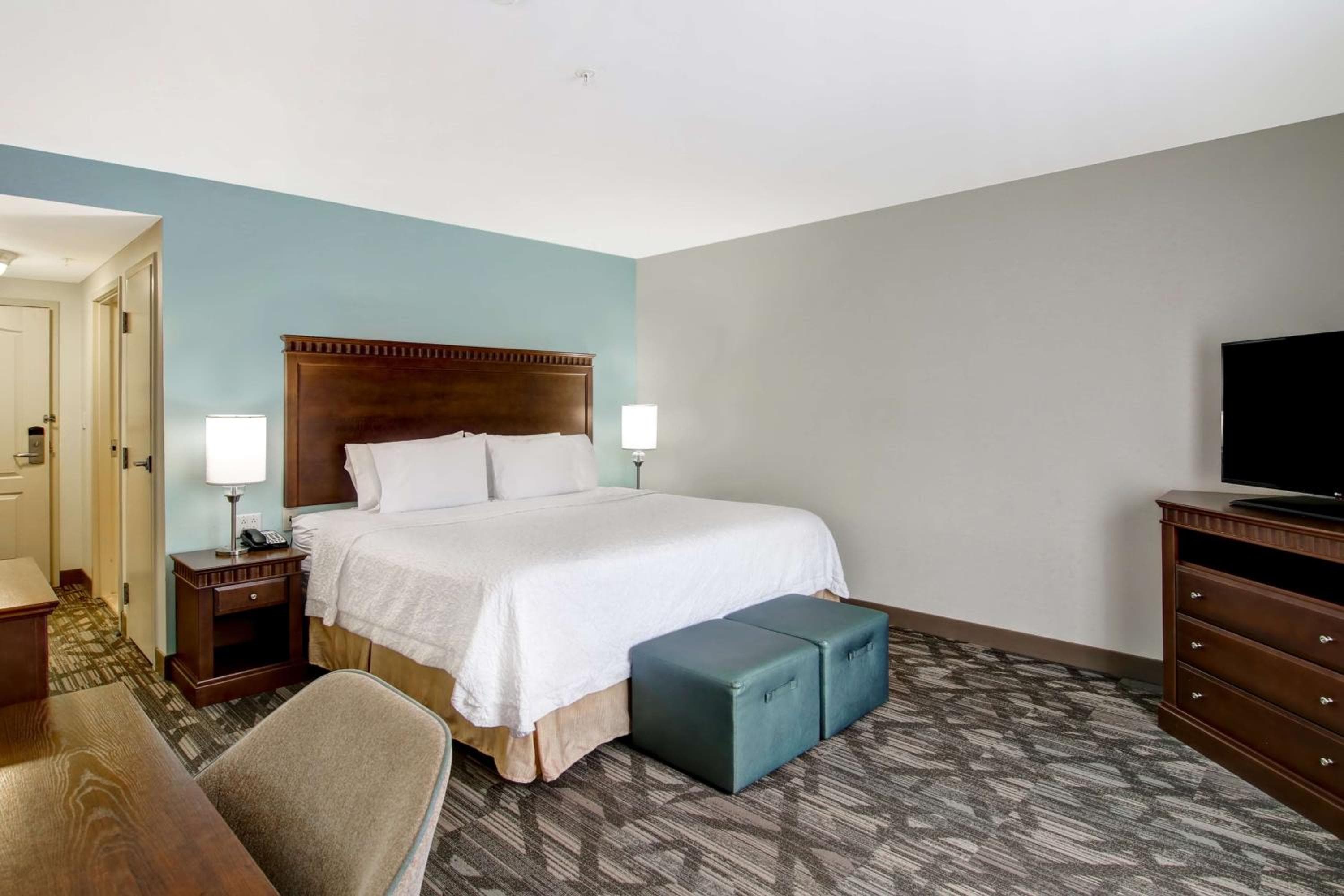 King Room with King Bed - Non-Smoking