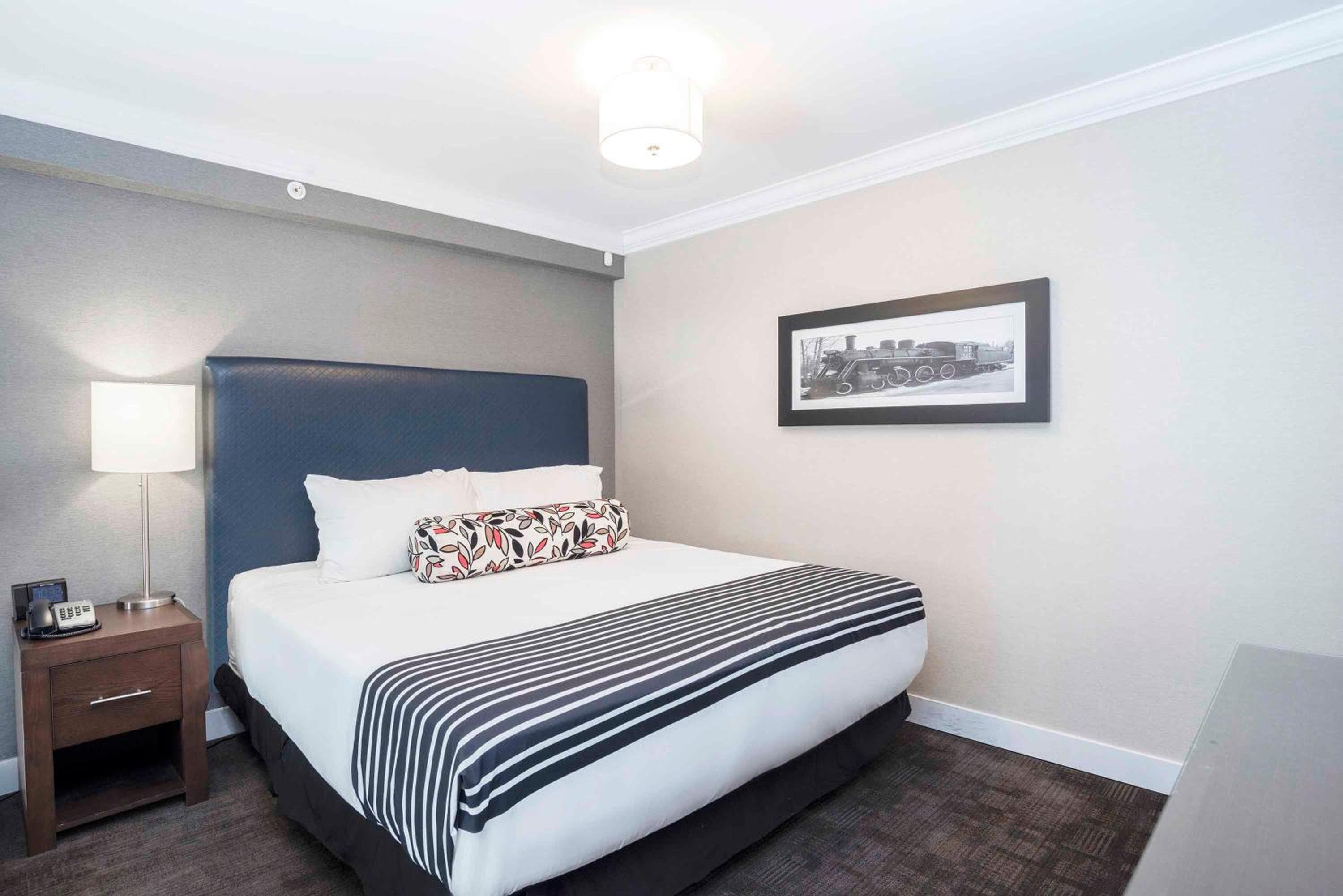 Loft Suite, 1 King Bed, Kitchenette