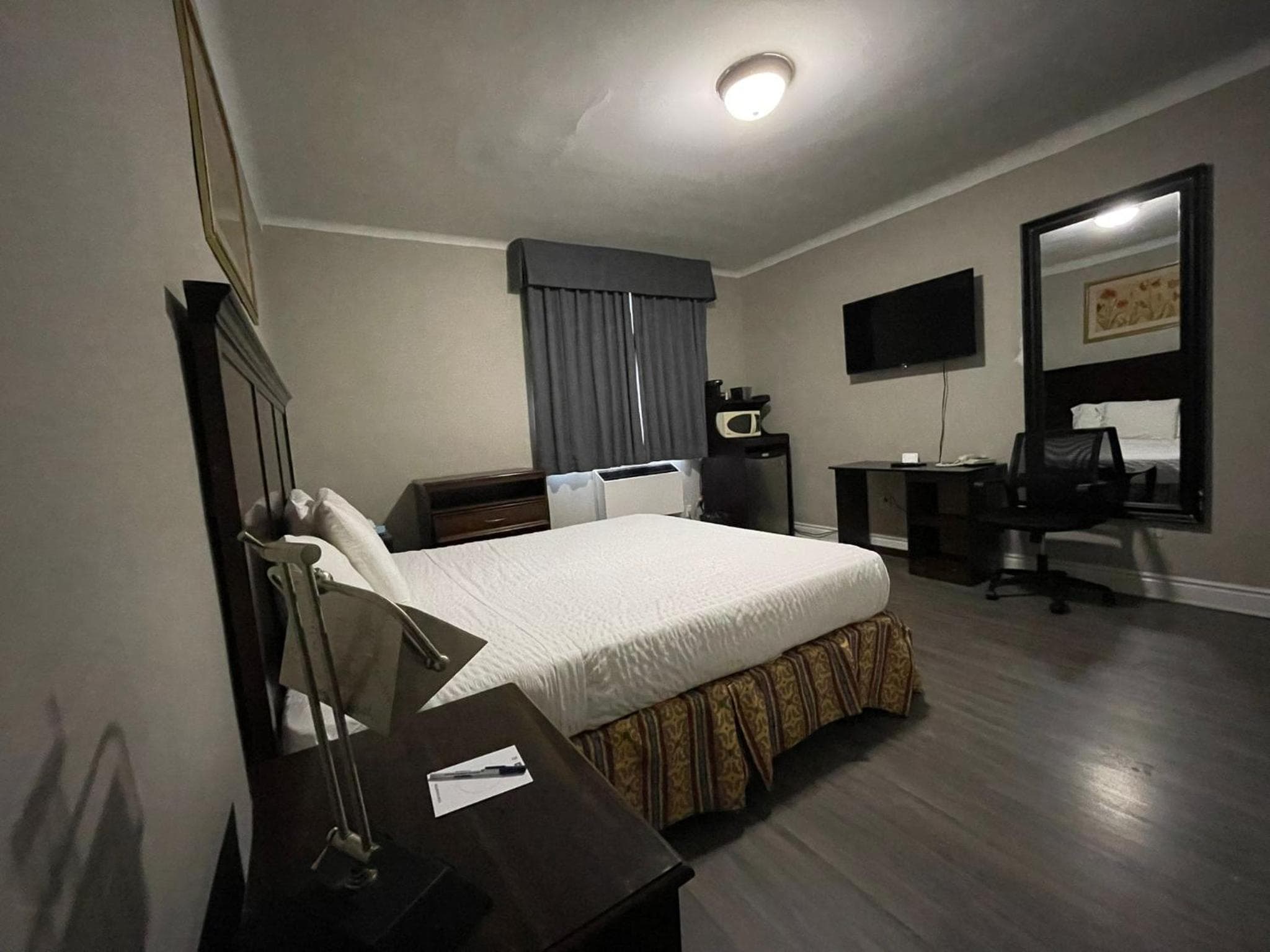 King Room - Non-Smoking