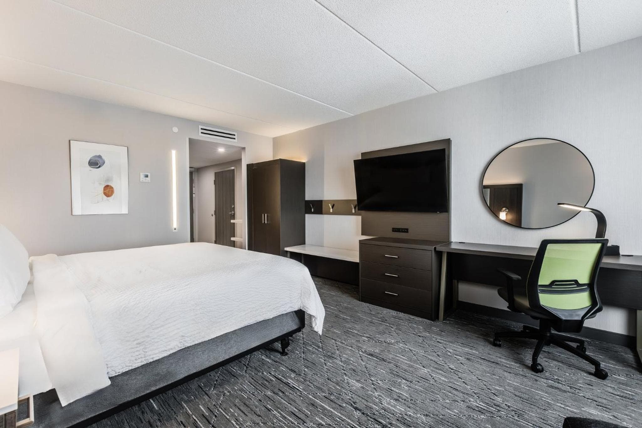 Standard King Room with Mobility Accessible Tub