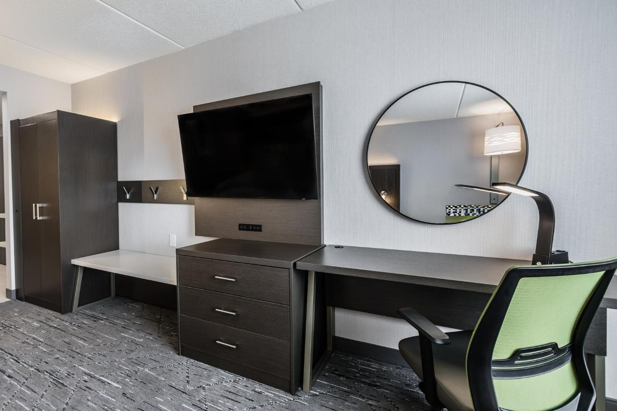 Standard Queen Room with Two Queen Beds and Mobility Accessible Tub