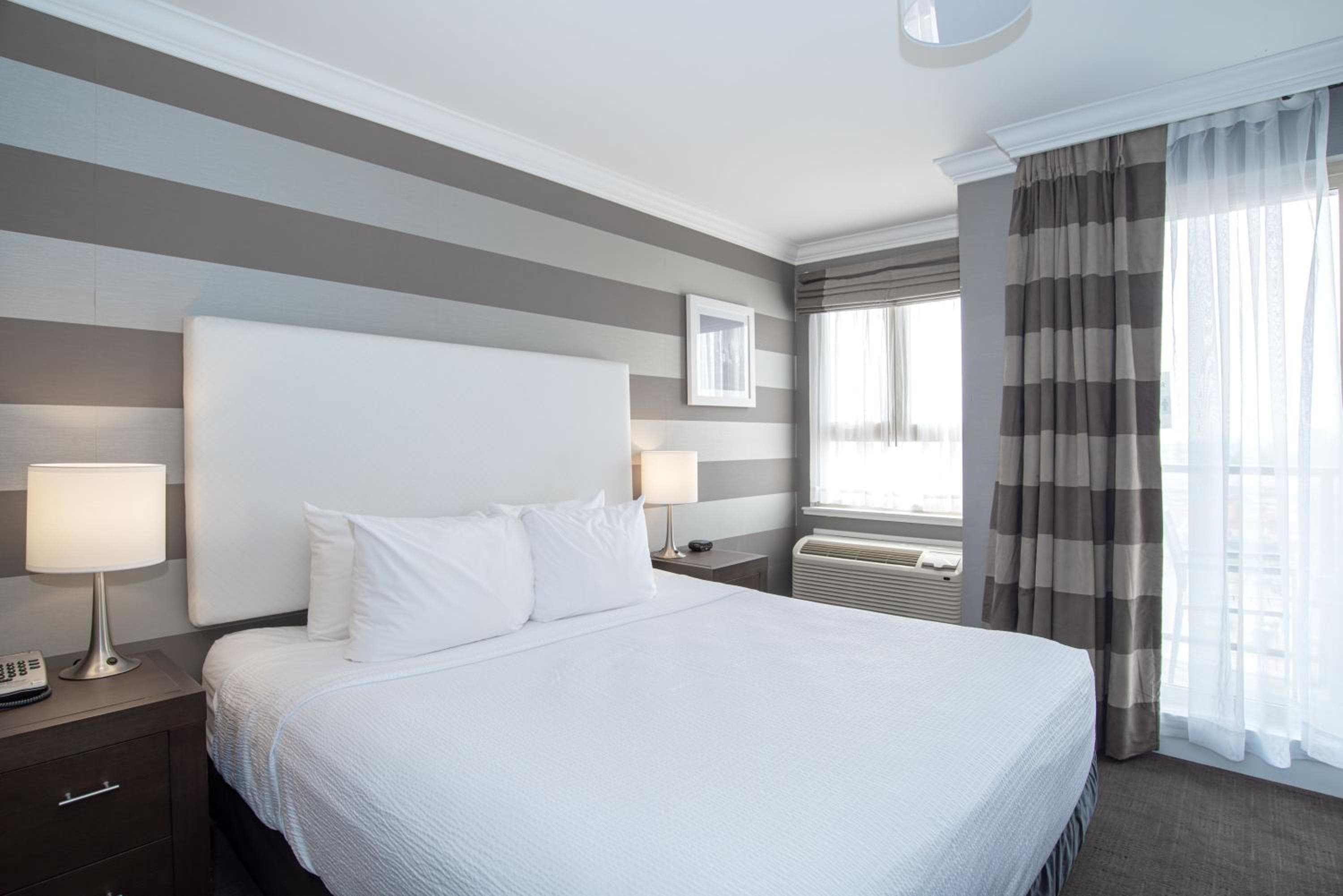  Standard Room, 1 Queen Bed