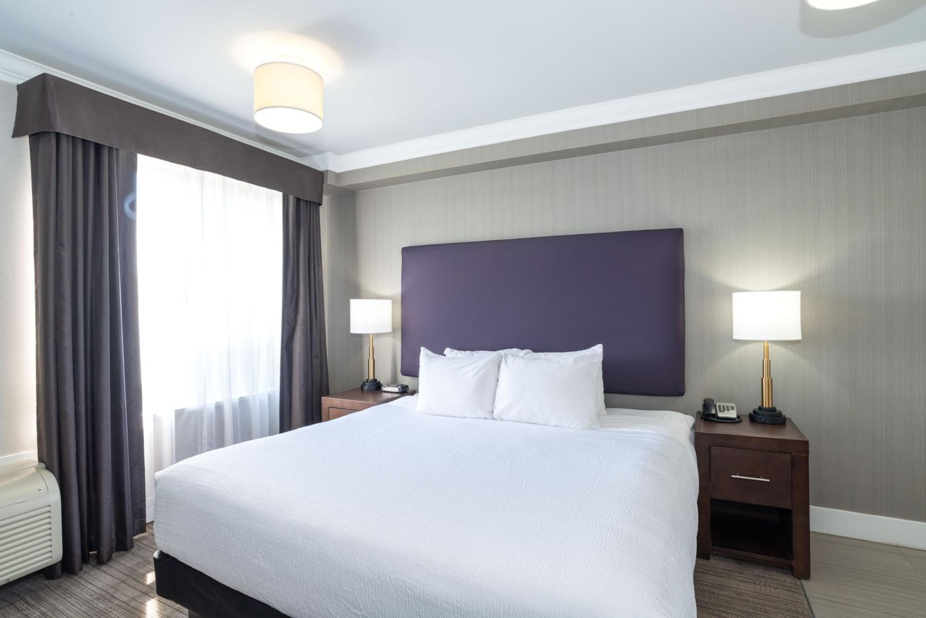 Jacuzzi Suite, 1 King Bed, Kitchen