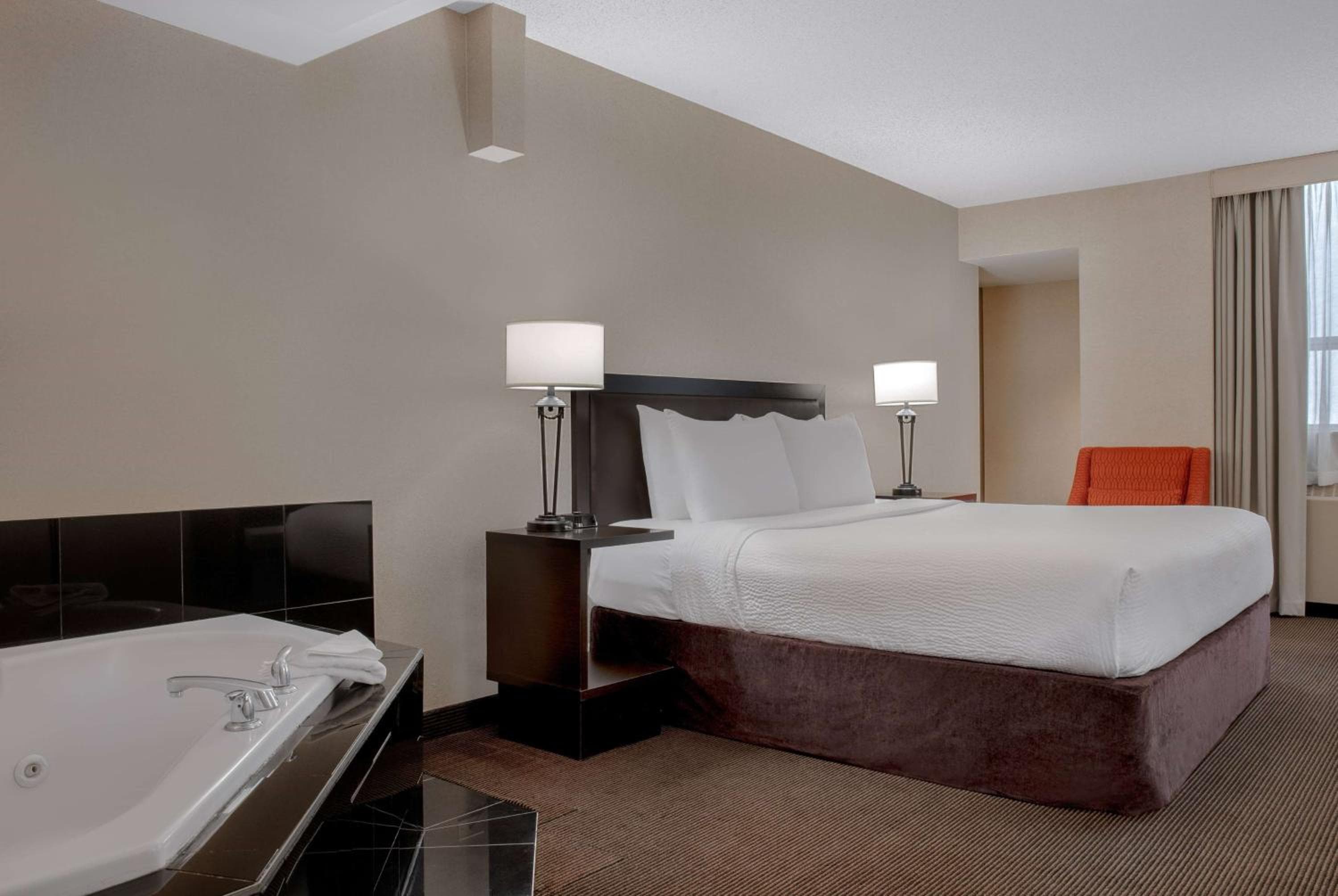 King Suite with Jetted Tub - Non-Smoking
