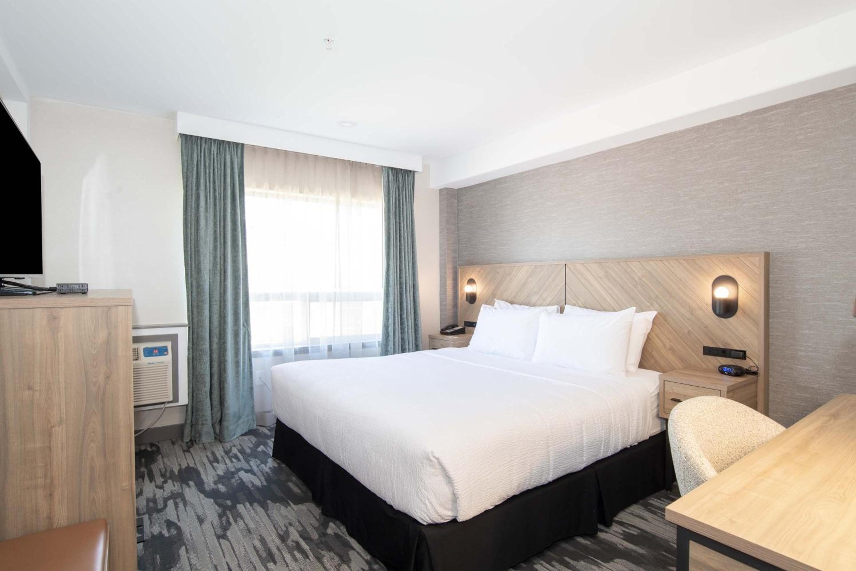 Standard Room, 1 King Bed