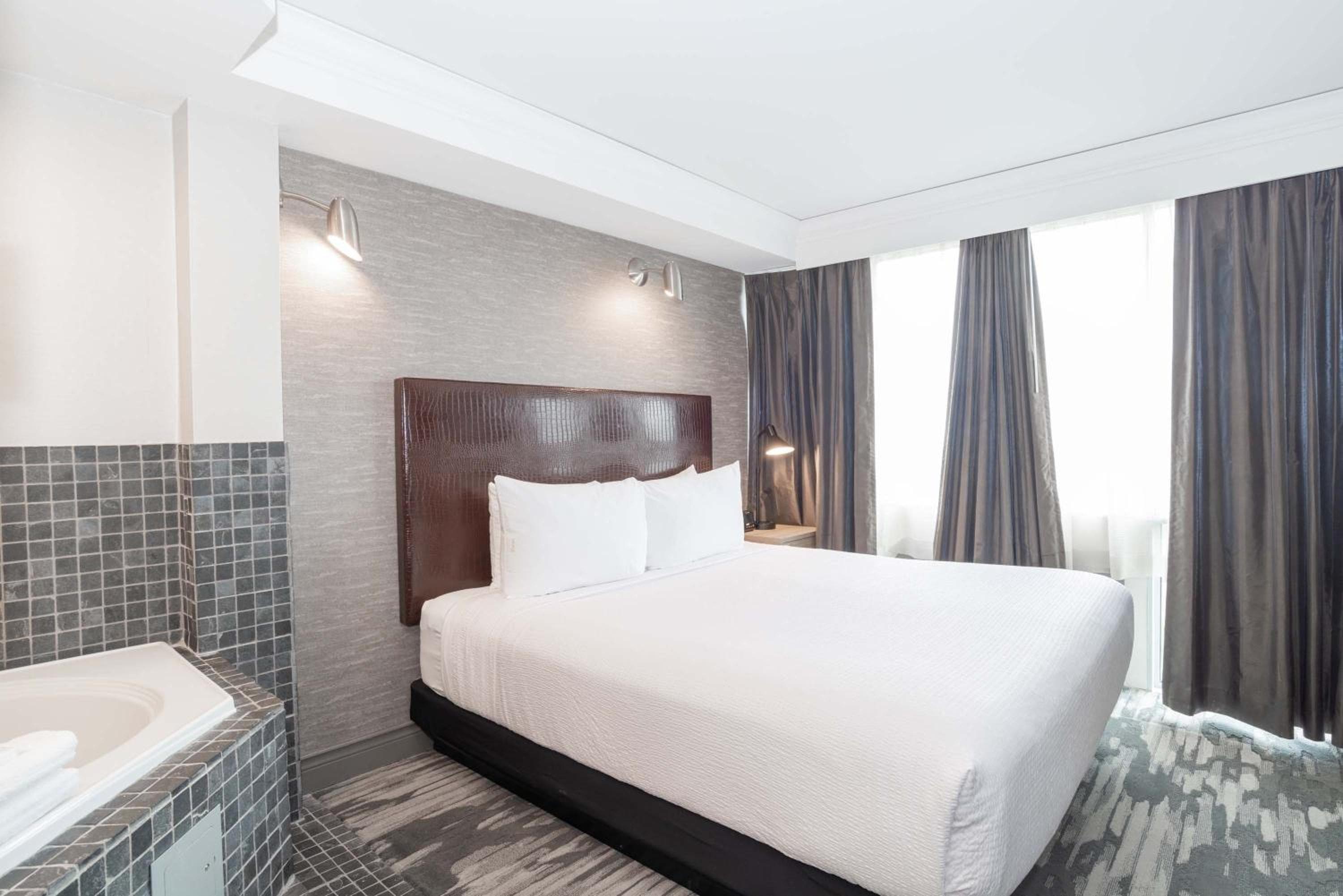 Jacuzzi Suite, 1 King Bed, Kitchen, Washer Dryer